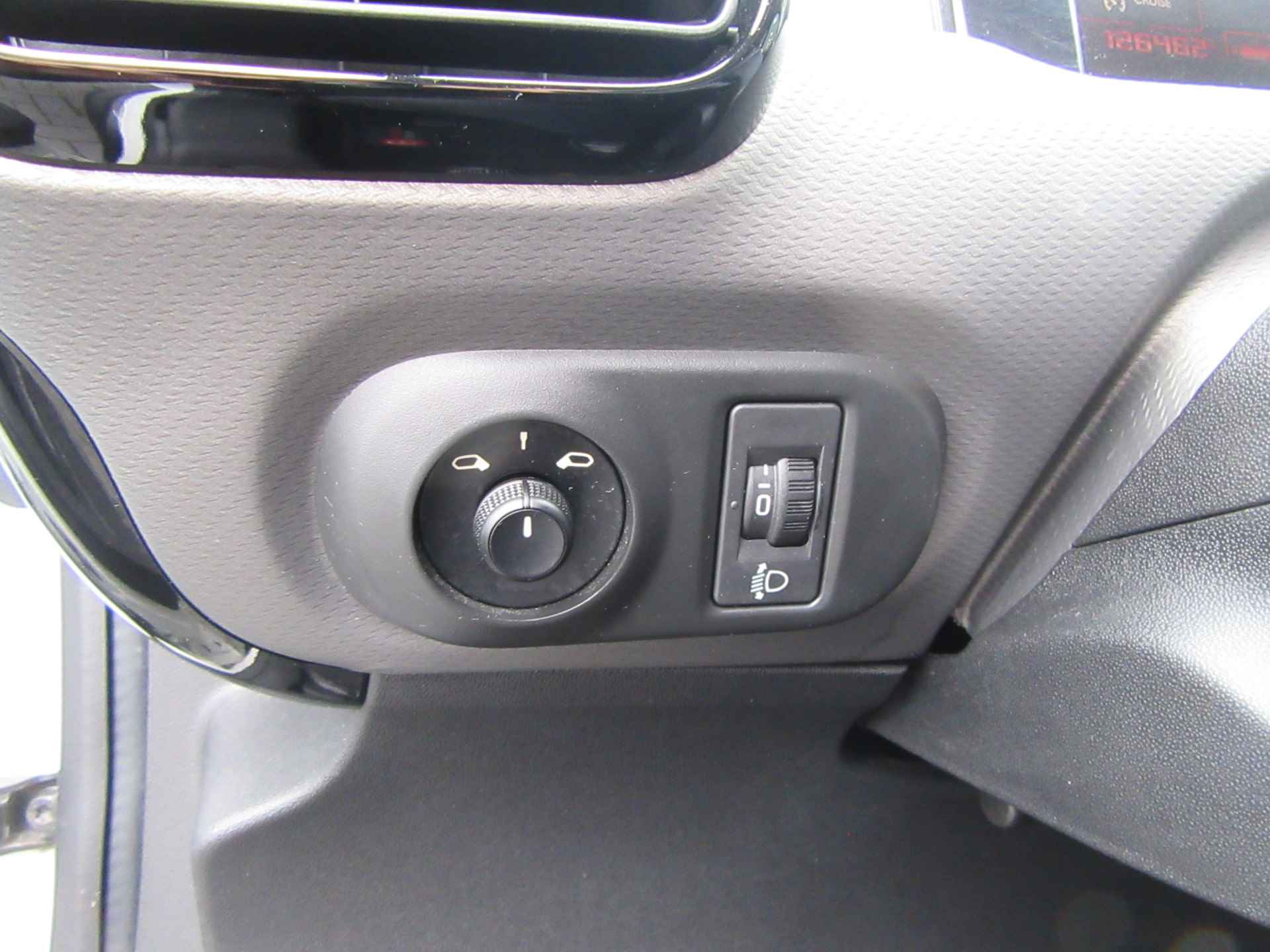 Citroën C4 Cactus 1.2 PureTech Business, Camera, Stoelverwarming - 20/27