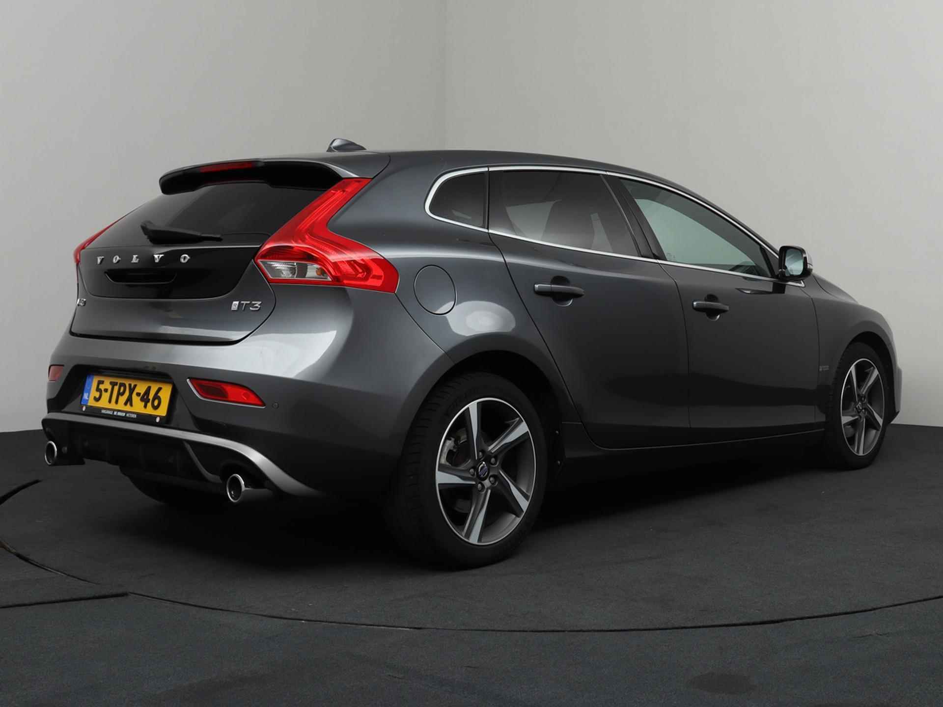 Volvo V40 1.6 T3 R-Design  Navi | Xenon | 17" Lichtmetalen Velgen - 2/30