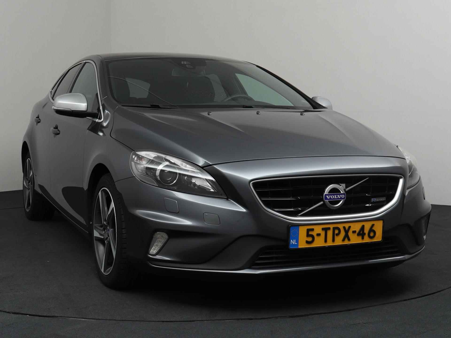 Volvo V40 1.6 T3 R-Design  Navi | Xenon | 17" Lichtmetalen Velgen - 28/30