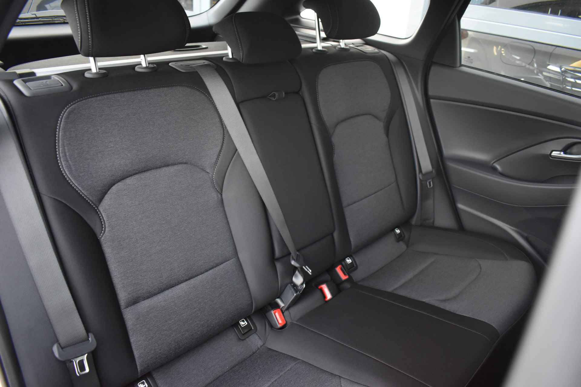 Hyundai i30 Wagon 1.0 T-GDi MHEV Comfort Smart VAN €33.295,- VOOR €30.230,- - 18/24