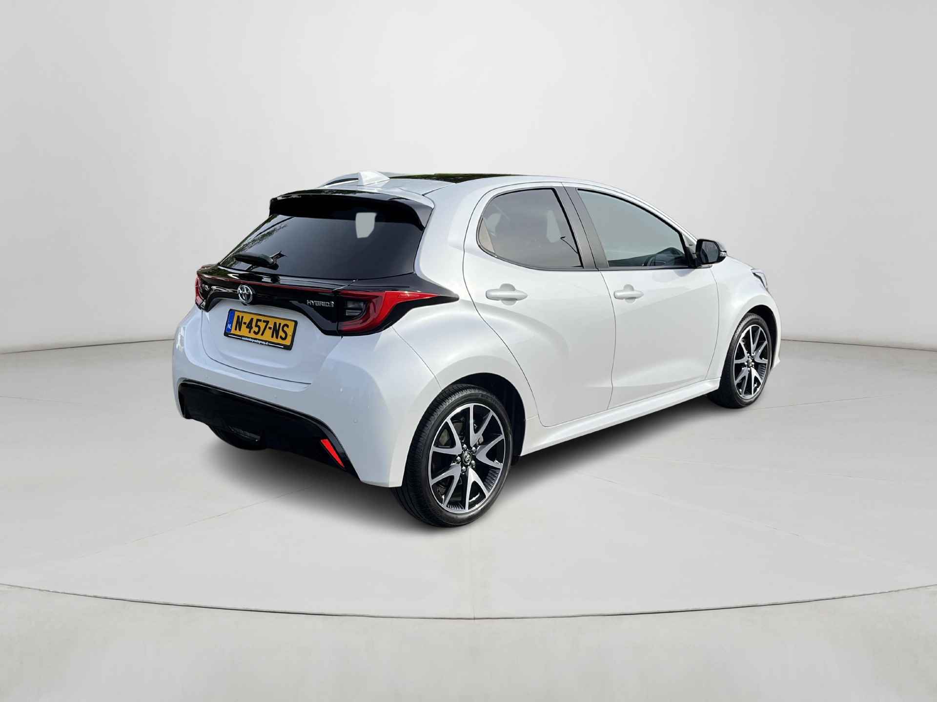 Toyota Yaris 1.5 Hybrid Executive | Navigatie | Apple CarPlay/Android auto | Achteruitrijcamera | Stuurverwarming | Stoelverwarming - 6/36