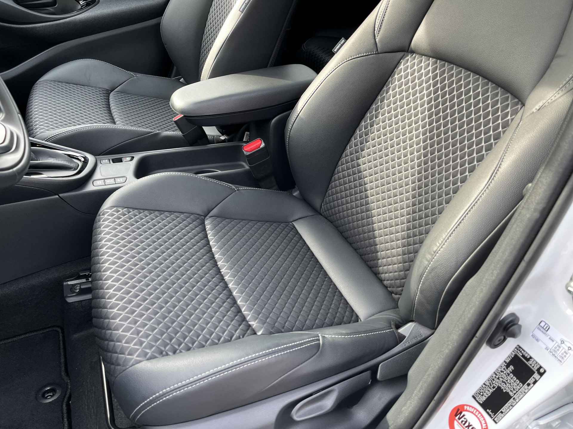 Toyota Yaris 1.5 Hybrid Executive | Navigatie | Apple CarPlay/Android auto | Achteruitrijcamera | Stuurverwarming | Stoelverwarming - 15/36
