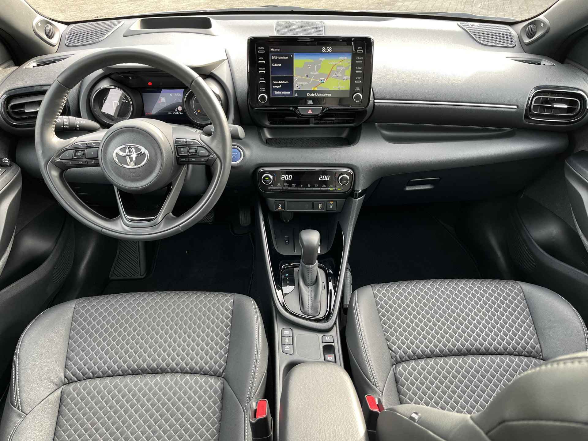 Toyota Yaris 1.5 Hybrid Executive | Navigatie | Apple CarPlay/Android auto | Achteruitrijcamera | Stuurverwarming | Stoelverwarming - 16/36