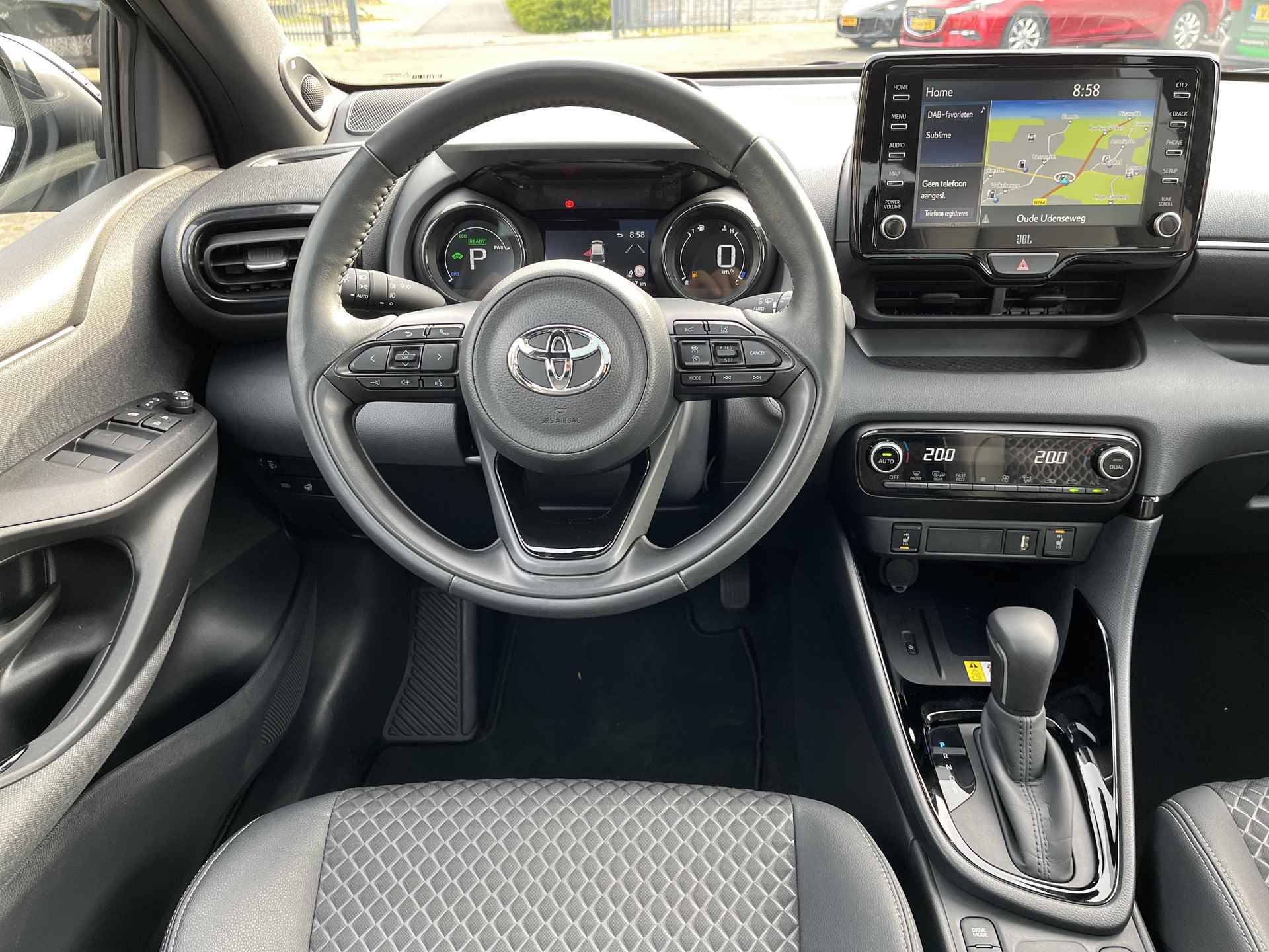 Toyota Yaris 1.5 Hybrid Executive | Navigatie | Apple CarPlay/Android auto | Achteruitrijcamera | Stuurverwarming | Stoelverwarming - 17/36