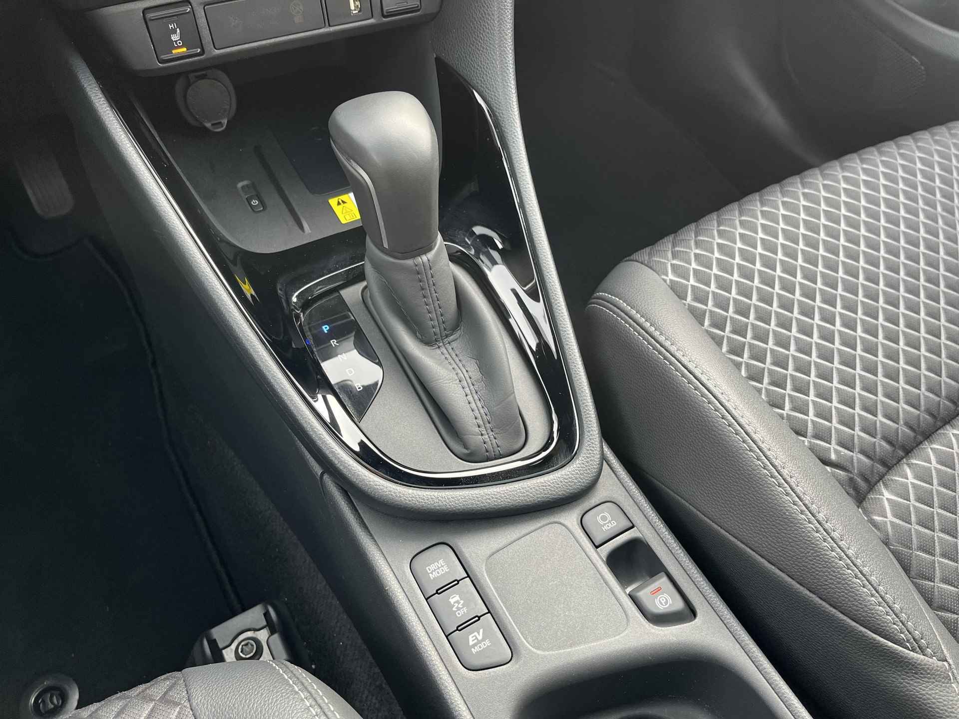 Toyota Yaris 1.5 Hybrid Executive | Navigatie | Apple CarPlay/Android auto | Achteruitrijcamera | Stuurverwarming | Stoelverwarming - 24/36