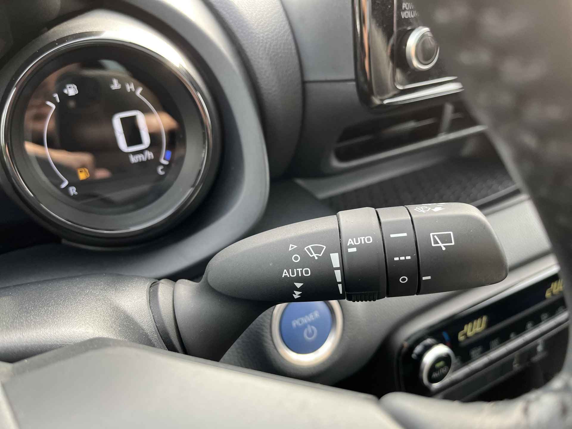Toyota Yaris 1.5 Hybrid Executive | Navigatie | Apple CarPlay/Android auto | Achteruitrijcamera | Stuurverwarming | Stoelverwarming - 26/36