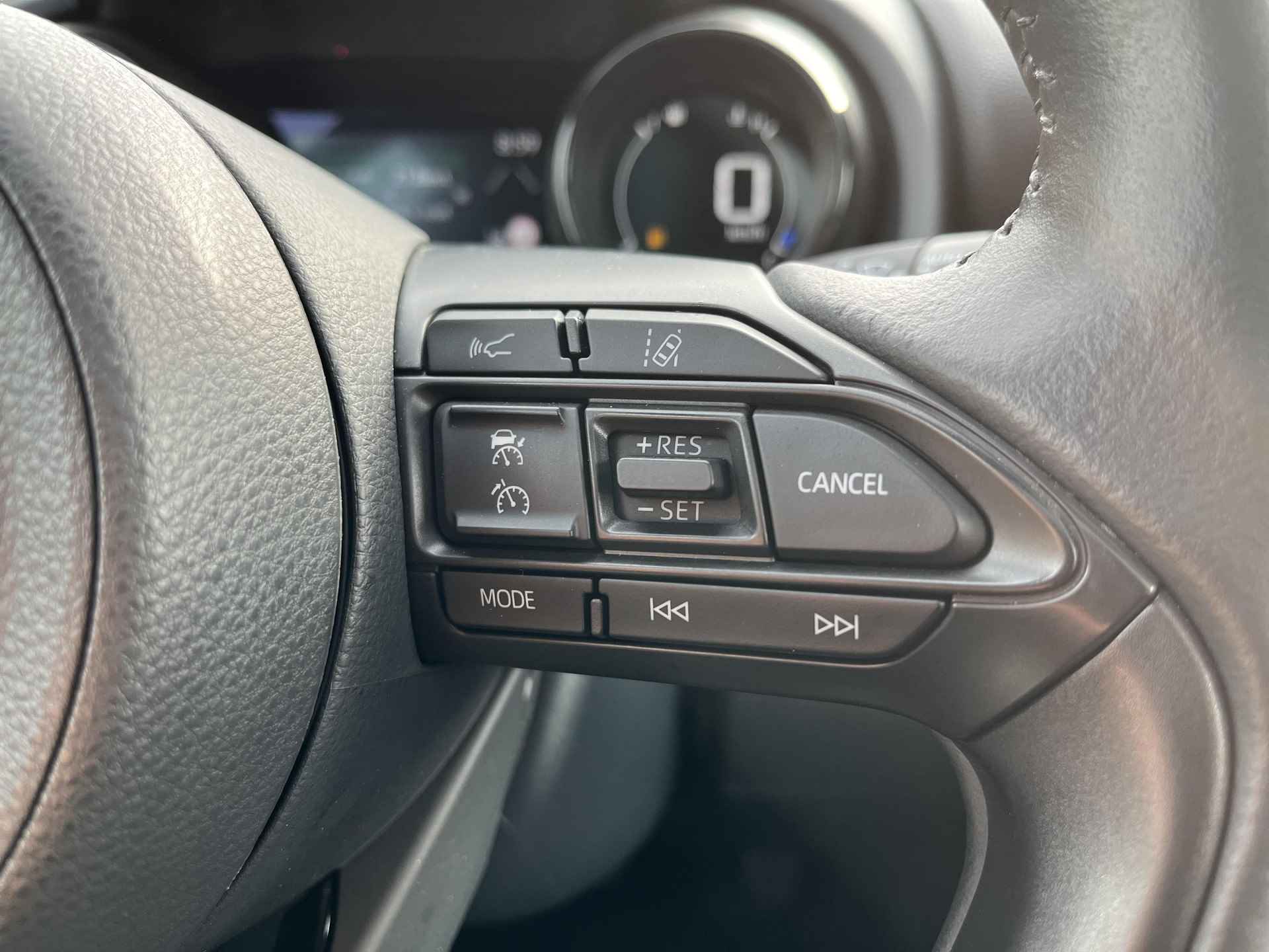 Toyota Yaris 1.5 Hybrid Executive | Navigatie | Apple CarPlay/Android auto | Achteruitrijcamera | Stuurverwarming | Stoelverwarming - 28/36