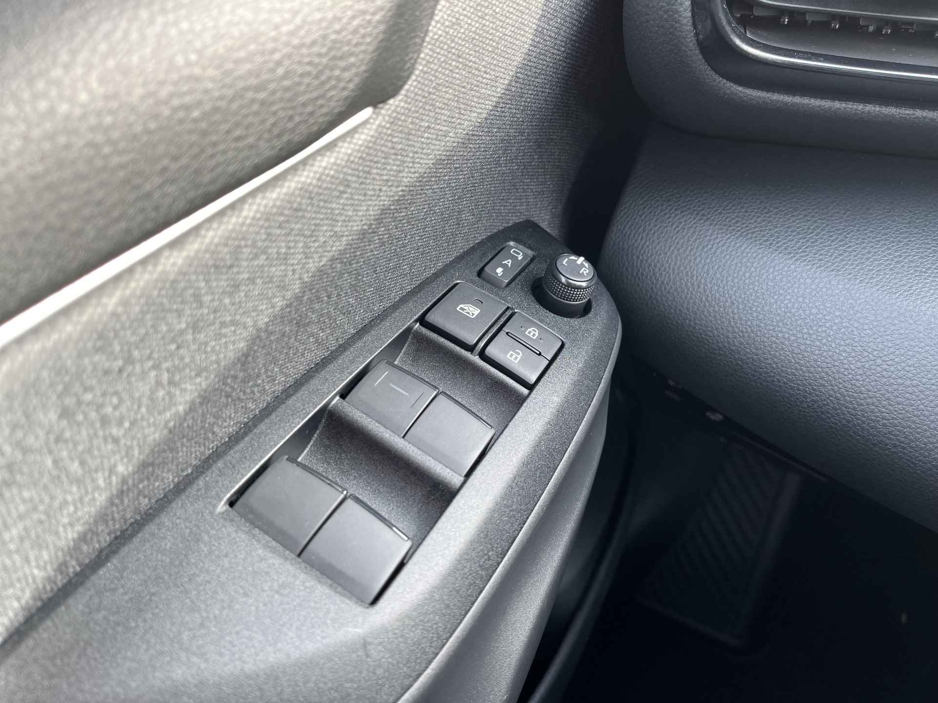 Toyota Yaris 1.5 Hybrid Executive | Navigatie | Apple CarPlay/Android auto | Achteruitrijcamera | Stuurverwarming | Stoelverwarming - 31/36