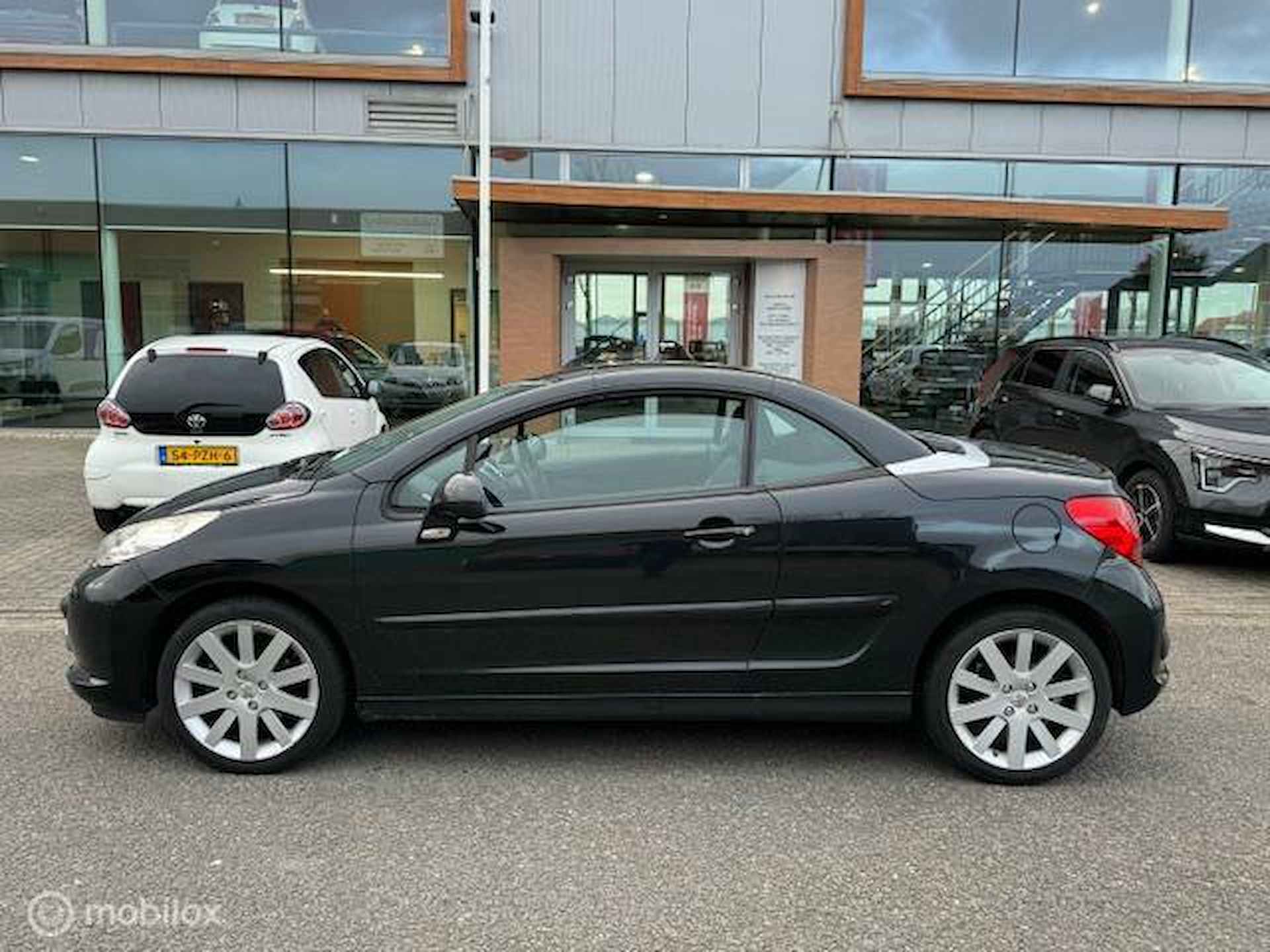 Peugeot 207 CC 1.6 VTi  Cabriolet  Lederen interieur , Navigatie , Climate controle , CD wisselaar , mooie nette auto - 2/17