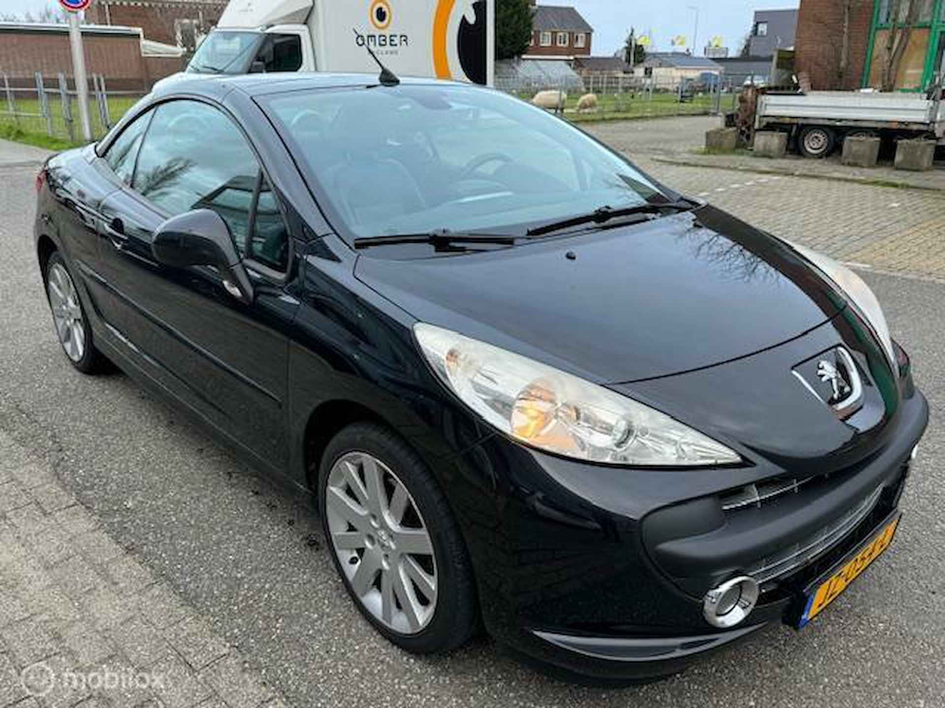 Peugeot 207 CC 1.6 VTi  Cabriolet  Lederen interieur , Navigatie , Climate controle , CD wisselaar , mooie nette auto - 5/17