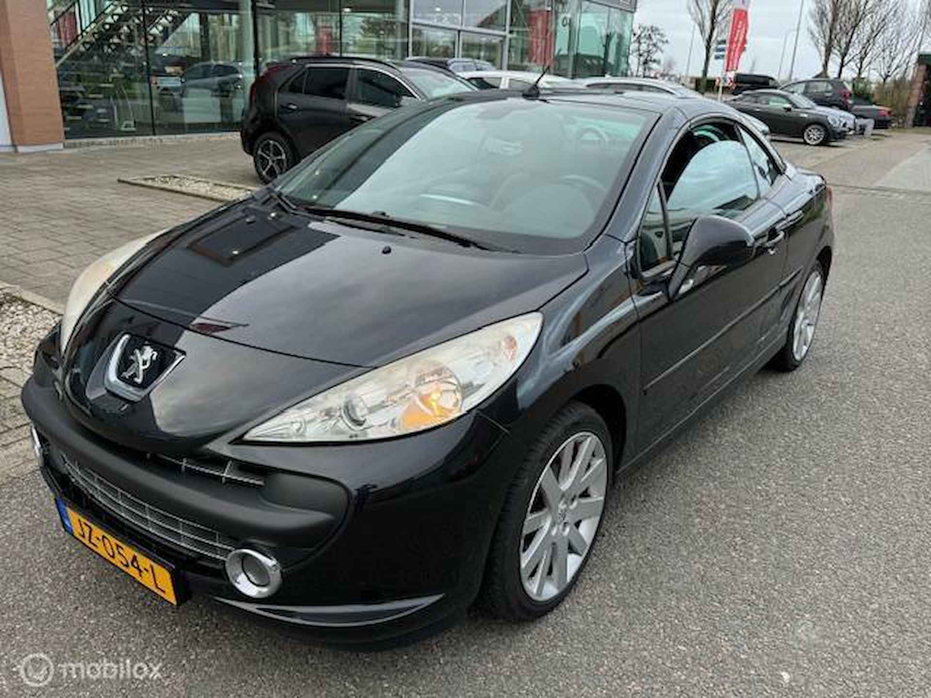 Peugeot 207 CC 1.6 VTi  Cabriolet  Lederen interieur , Navigatie , Climate controle , CD wisselaar , mooie nette auto - 7/17