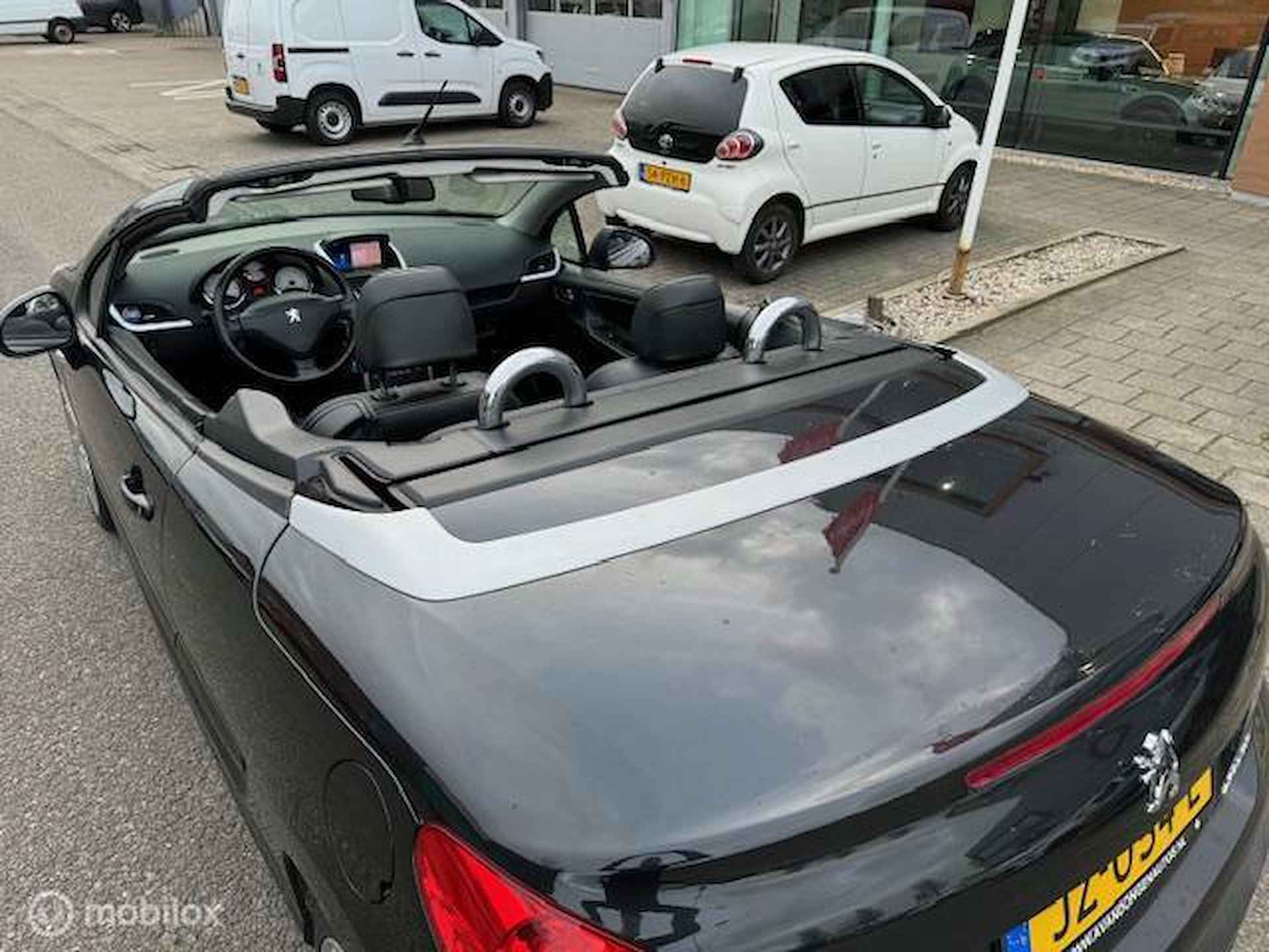 Peugeot 207 CC 1.6 VTi  Cabriolet  Lederen interieur , Navigatie , Climate controle , CD wisselaar , mooie nette auto - 9/17