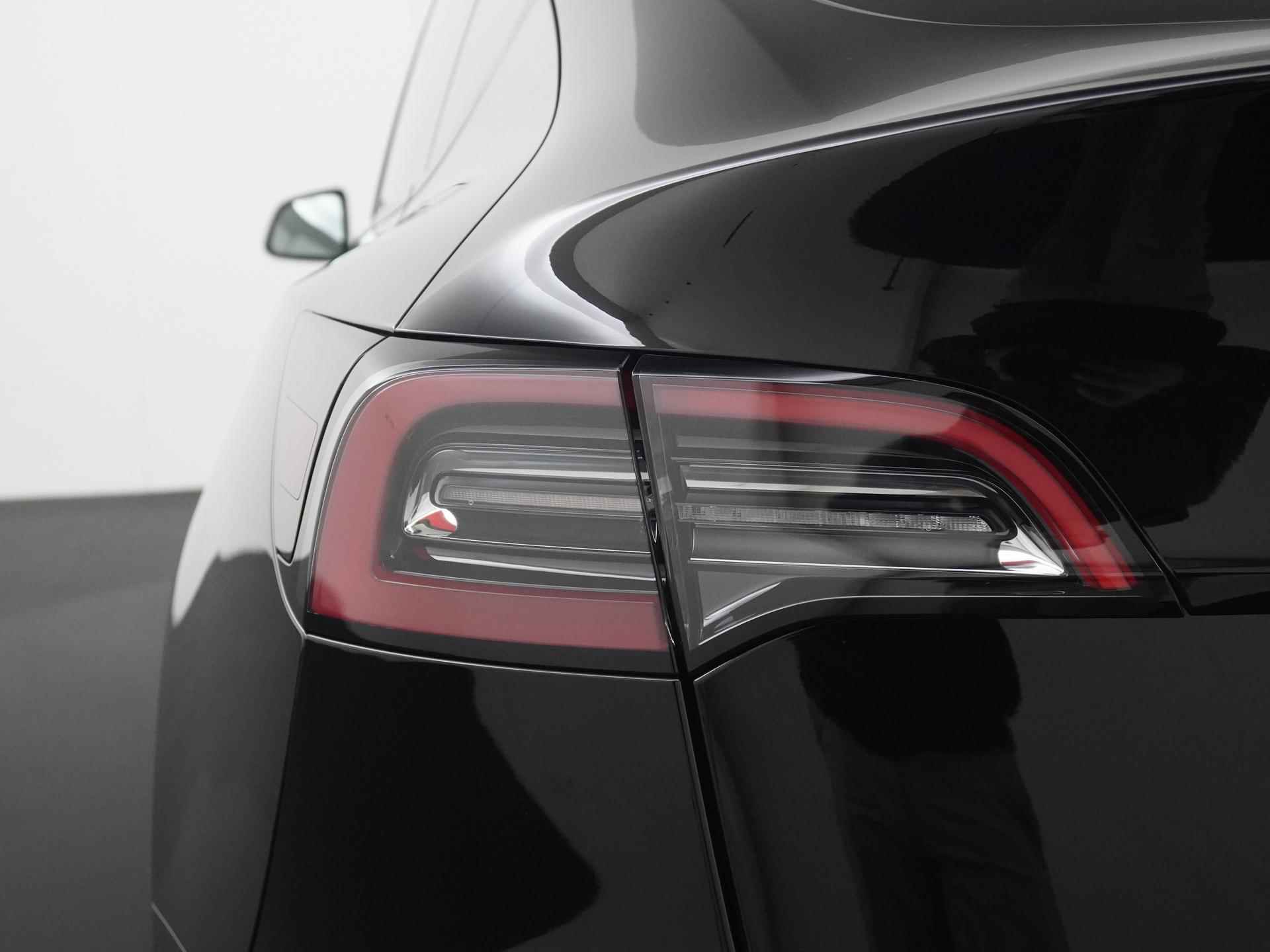 Tesla Model Y Long Range AWD Dual | Camera | Adapt.cruise | Blind spot | Premium audio | Zondag open! - 21/44