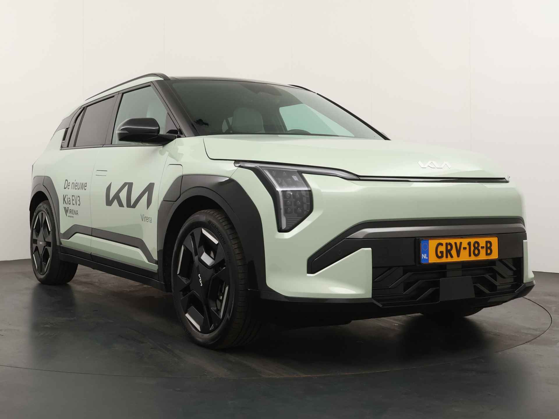 Kia EV3 GT-Line 81.4 kWh - Rijdende Demo - Draadloze Apple CarPlay / Android Auto - Stoel en stuurwiel verwarming - Panoramadak - Harman Kardon Audio - Dodehoek assistent - Fabrieksgarantie tot 11-2031 - 11/49