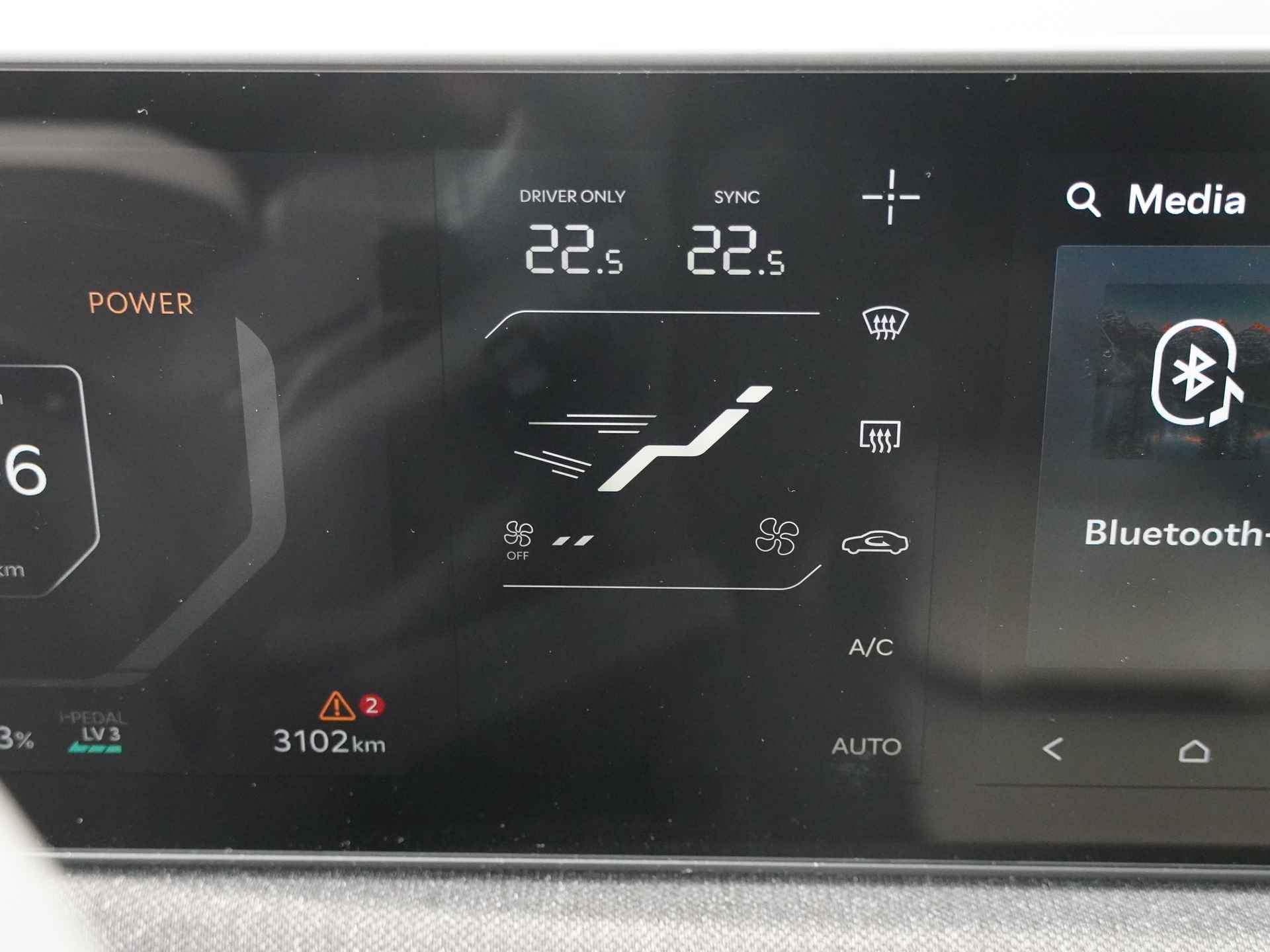 Kia EV3 GT-Line 81.4 kWh - Rijdende Demo - Draadloze Apple CarPlay / Android Auto - Stoel en stuurwiel verwarming - Panoramadak - Harman Kardon Audio - Dodehoek assistent - Fabrieksgarantie tot 11-2031 - 29/49