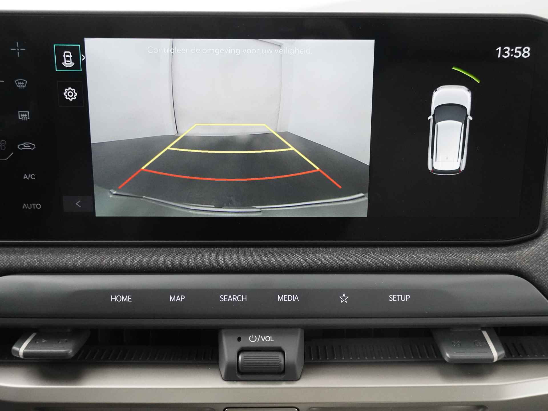 Kia EV3 GT-Line 81.4 kWh - Rijdende Demo - Draadloze Apple CarPlay / Android Auto - Stoel en stuurwiel verwarming - Panoramadak - Harman Kardon Audio - Dodehoek assistent - Fabrieksgarantie tot 11-2031 - 30/49