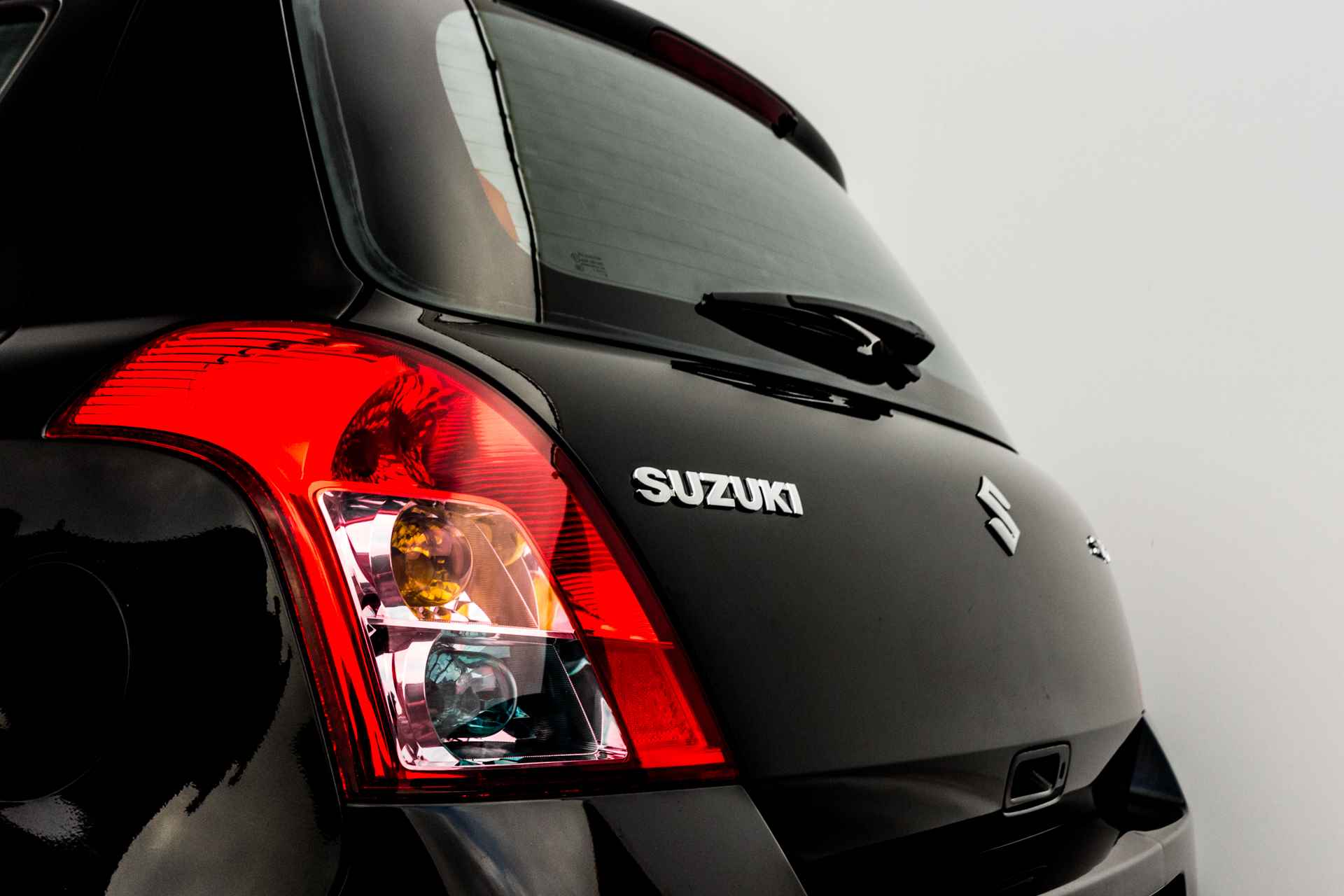 Suzuki Swift 1.3 D Exclusive ZUINIGE DIESEL MEENEEMPRIJS | 5 DRS | Airco | 15 INCH LMV | - 11/28