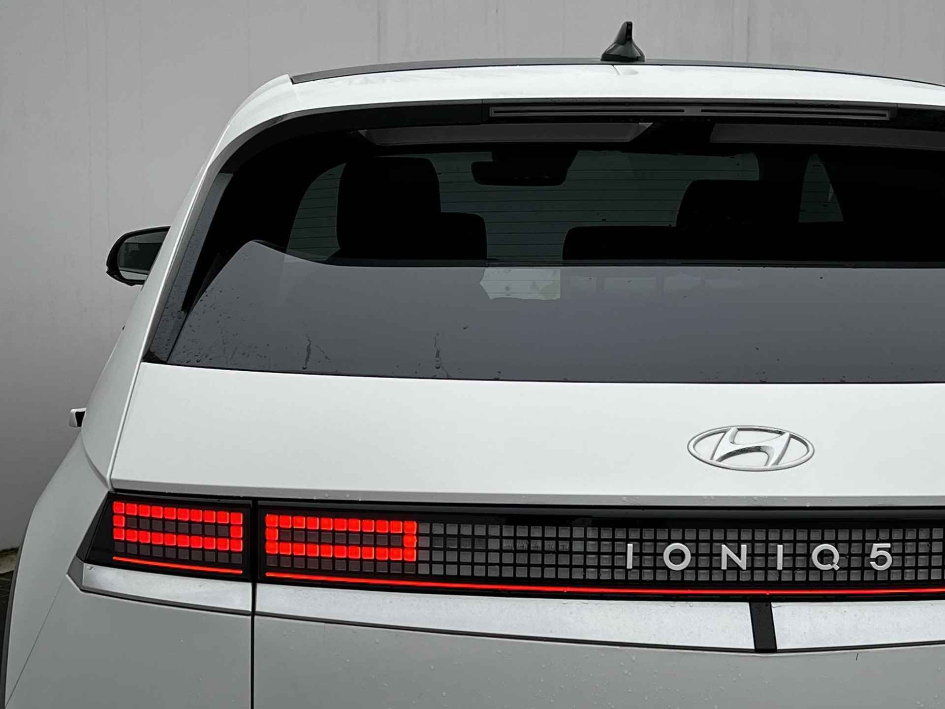 Hyundai IONIQ 5 Lounge 73kWh RWD / Trekgewicht 1.600 kg! / Accu SoH 100% / Solarroof / HUD / Relaxpakket / WTLP 451 km / - 54/61