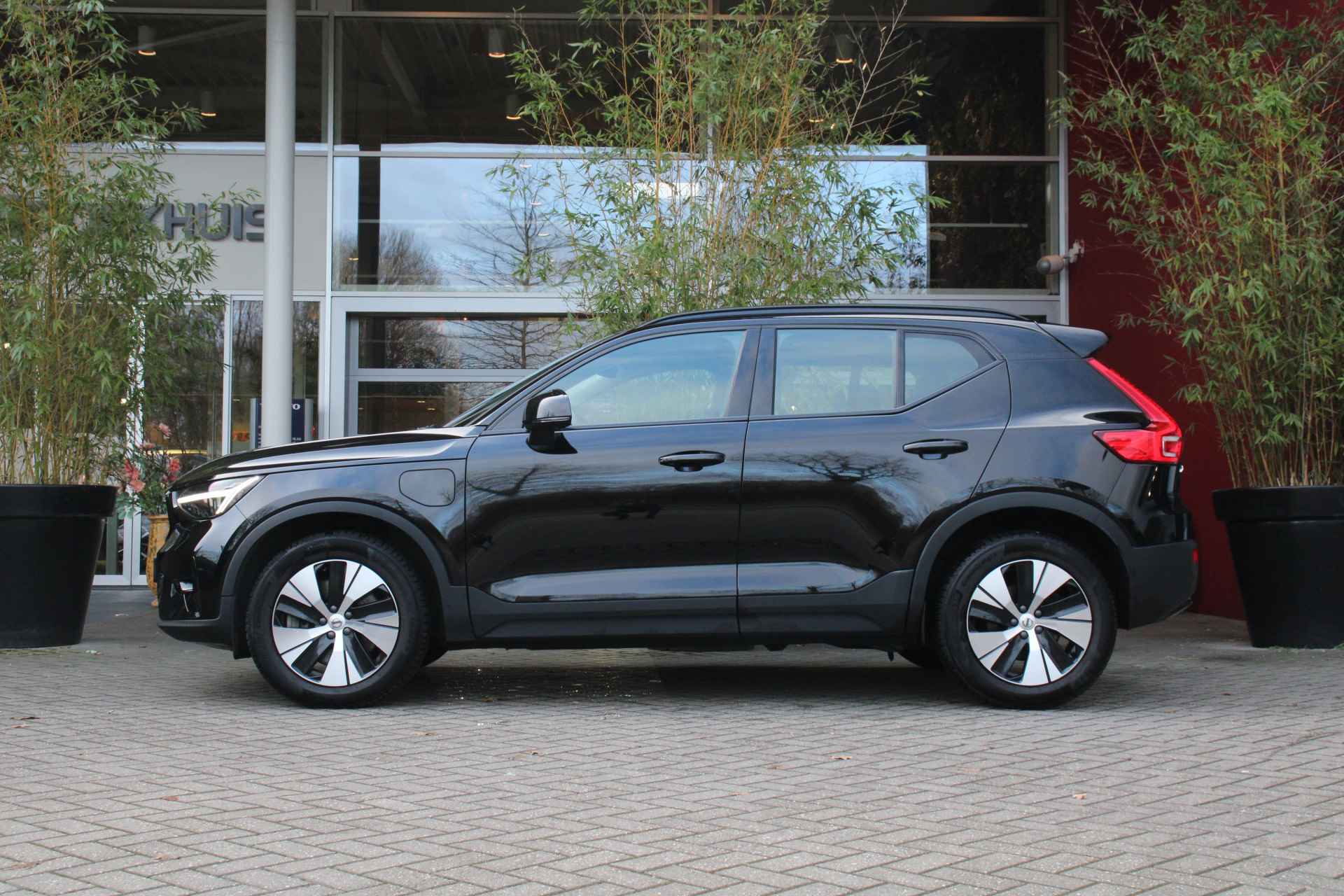 Volvo XC40 T4 Plug-in hybrid Plus Dark MY23! | Camera | Adaptive Cruise | Dodehoeksensoren | Stuur/stoelverwarming | Keyless - 5/18