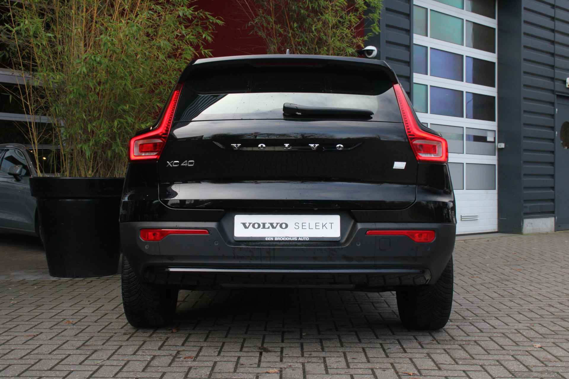 Volvo XC40 T4 Plug-in hybrid Plus Dark MY23! | Camera | Adaptive Cruise | Dodehoeksensoren | Stuur/stoelverwarming | Keyless - 10/18