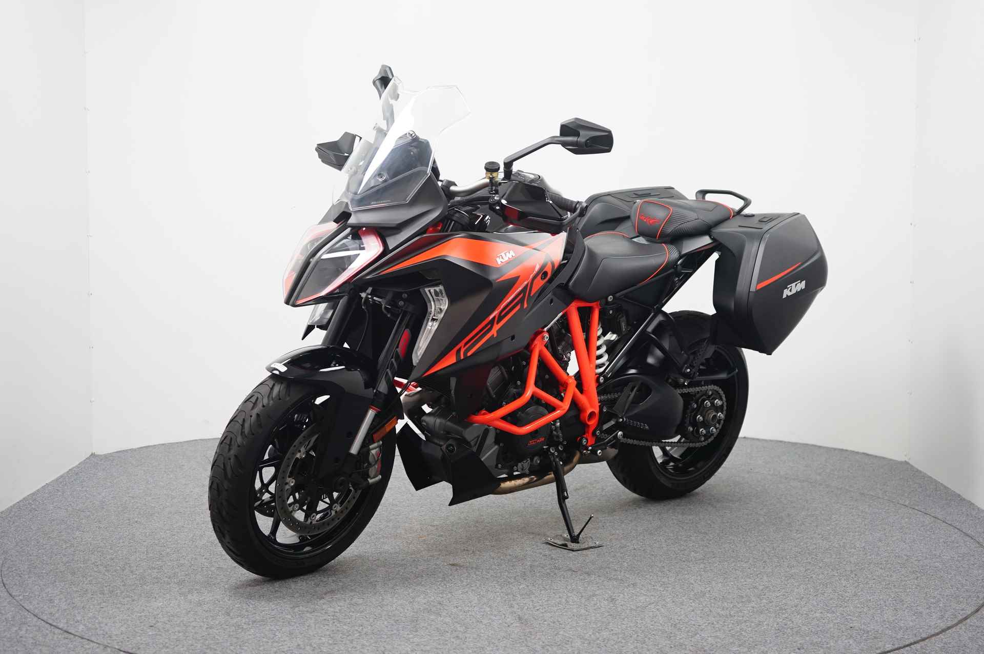 KTM 1290 SUPER DUKE GT - 4/23