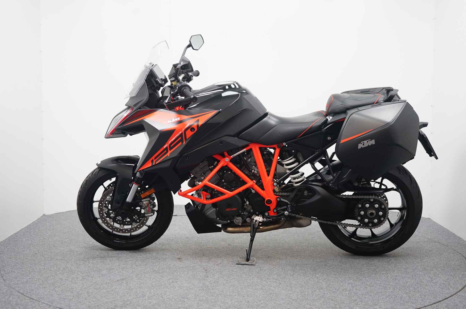 KTM 1290 SUPER DUKE GT - 5/23