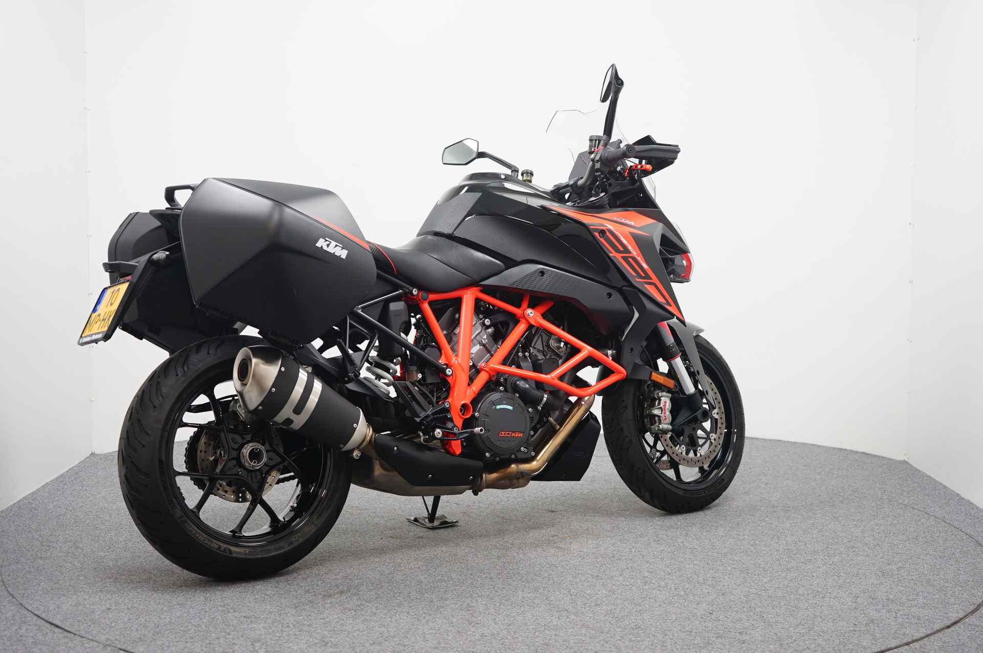 KTM 1290 SUPER DUKE GT - 8/23