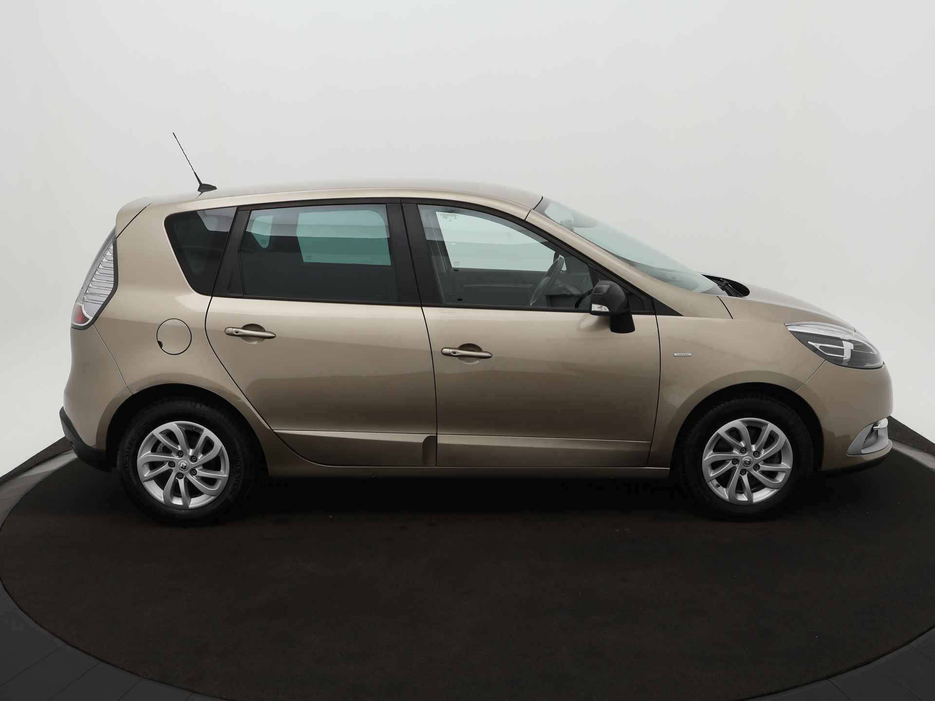 Renault Scénic Limited 1.2 TCe 116 pk | Voorstoelen verwarmd | Navi | Bluetooth | Cruise control - 6/17