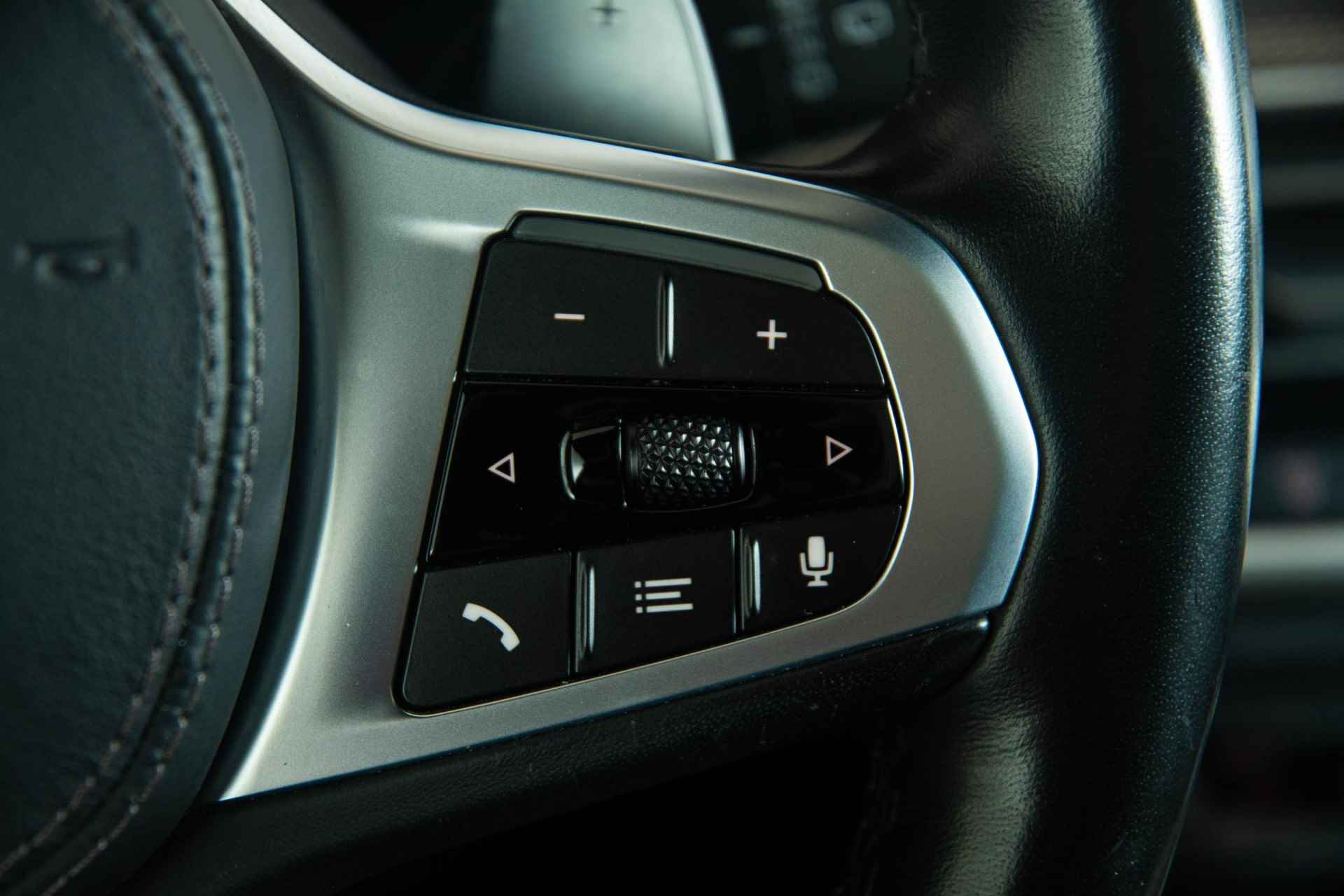 BMW X5 xDrive30d High Executive M-sport pakket - Trekhaak - Stoelverwarming - Sky Lounge Panoramadak - LED - Camera - Adaptive Cruise Control - Night Vision - Head-up Display - HiFi Audio - 27/39