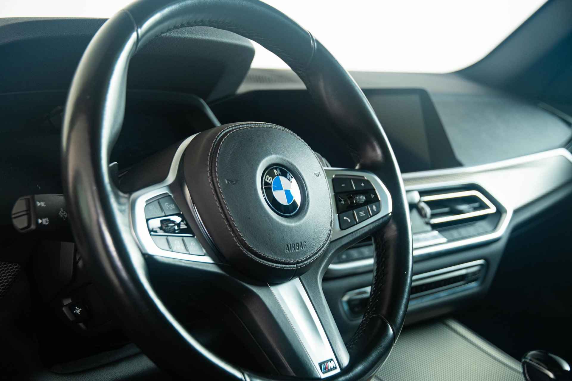 BMW X5 xDrive30d High Executive M-sport pakket - Trekhaak - Stoelverwarming - Sky Lounge Panoramadak - LED - Camera - Adaptive Cruise Control - Night Vision - Head-up Display - HiFi Audio - 31/39