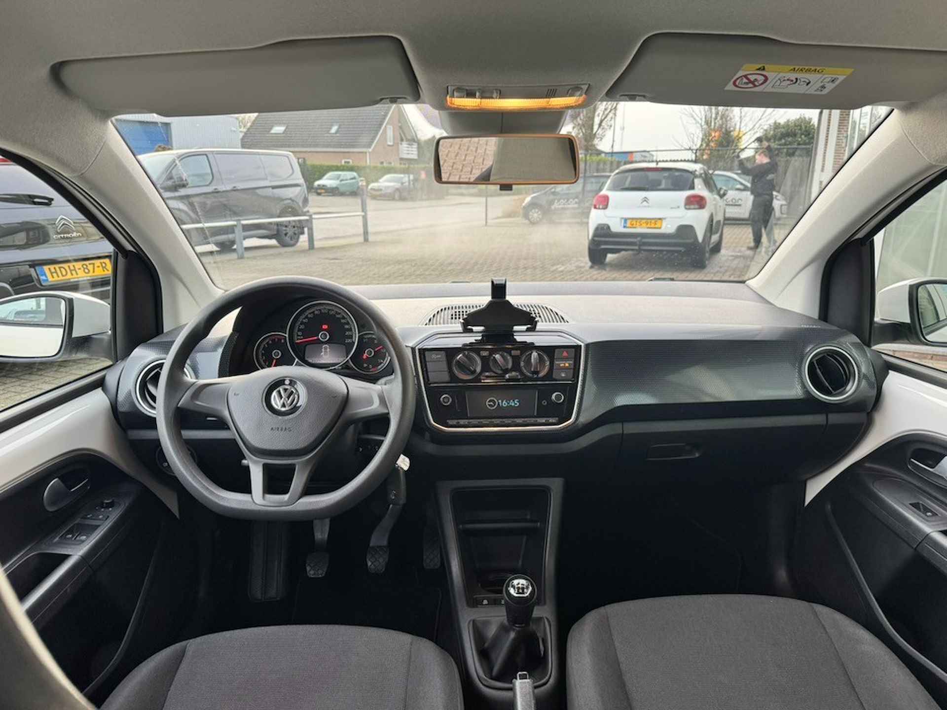 VOLKSWAGEN Up 1.0 BMT MOVE UP! ALL IN PRIJS 12 MAANDEN BOVAG GARANTIE - 9/19