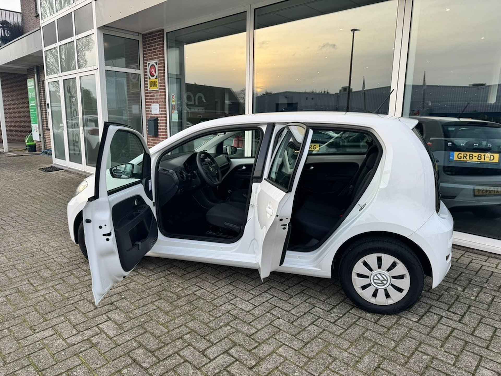 VOLKSWAGEN Up 1.0 BMT MOVE UP! ALL IN PRIJS 12 MAANDEN BOVAG GARANTIE - 19/19