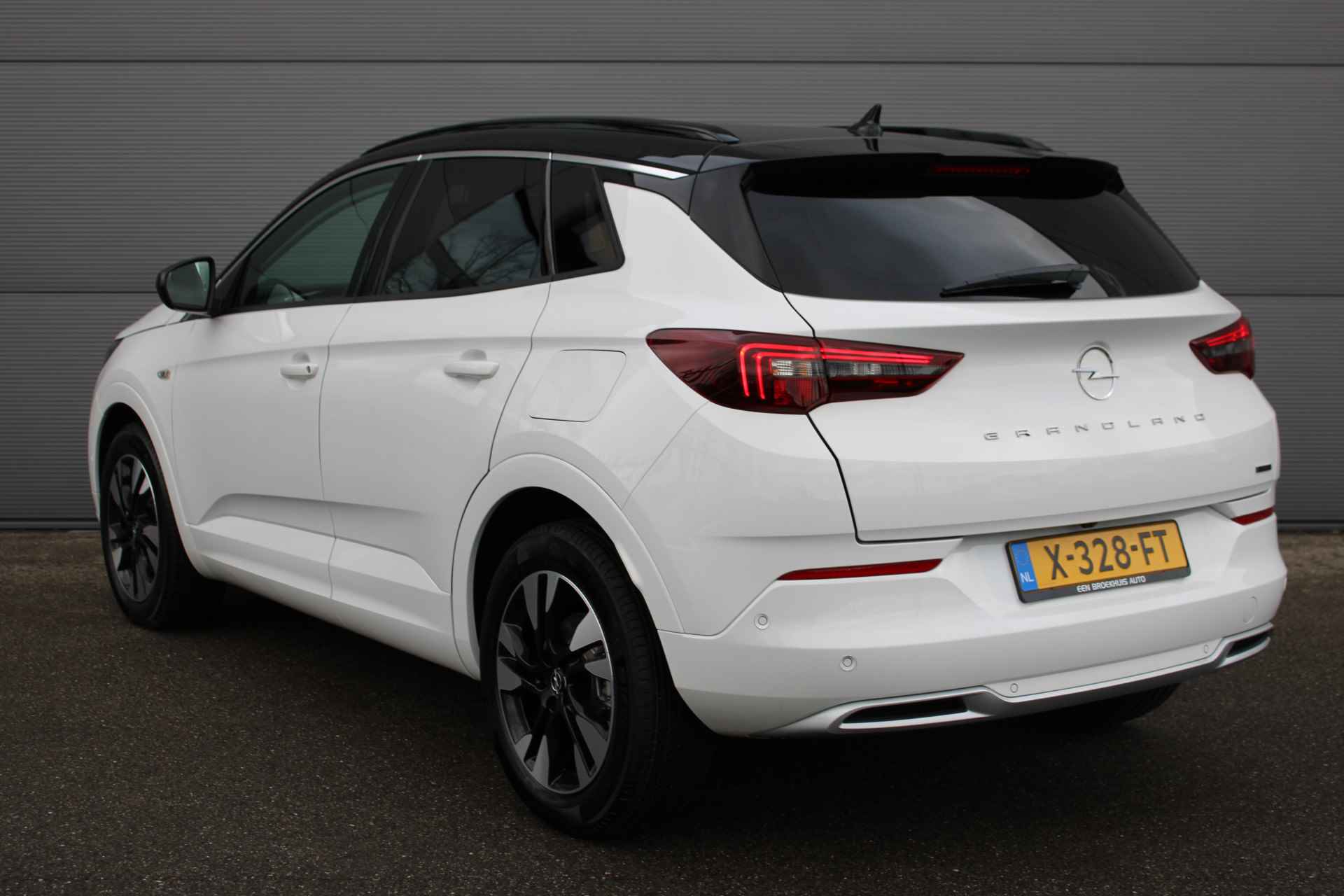 Opel Grandland 1.6T Hybrid 225pk automaat | NAVI | CAMERA | ELEKTR. ACHTERKLEP | TWO-TONE | ACTIEPRIJS! | - 9/47