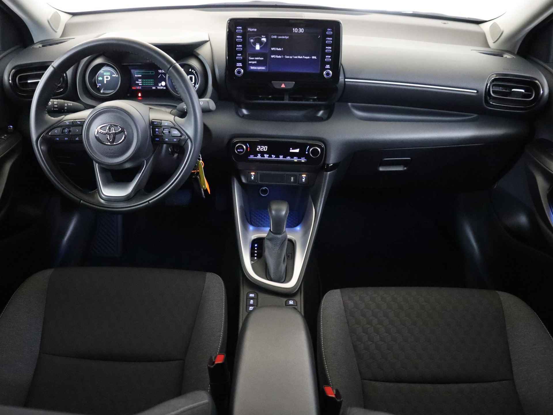 Toyota Yaris 1.5 Hybrid Dynamic Limited, Stoelverwarming, Apple carplay, Android auto, Lm velgen !! - 4/35