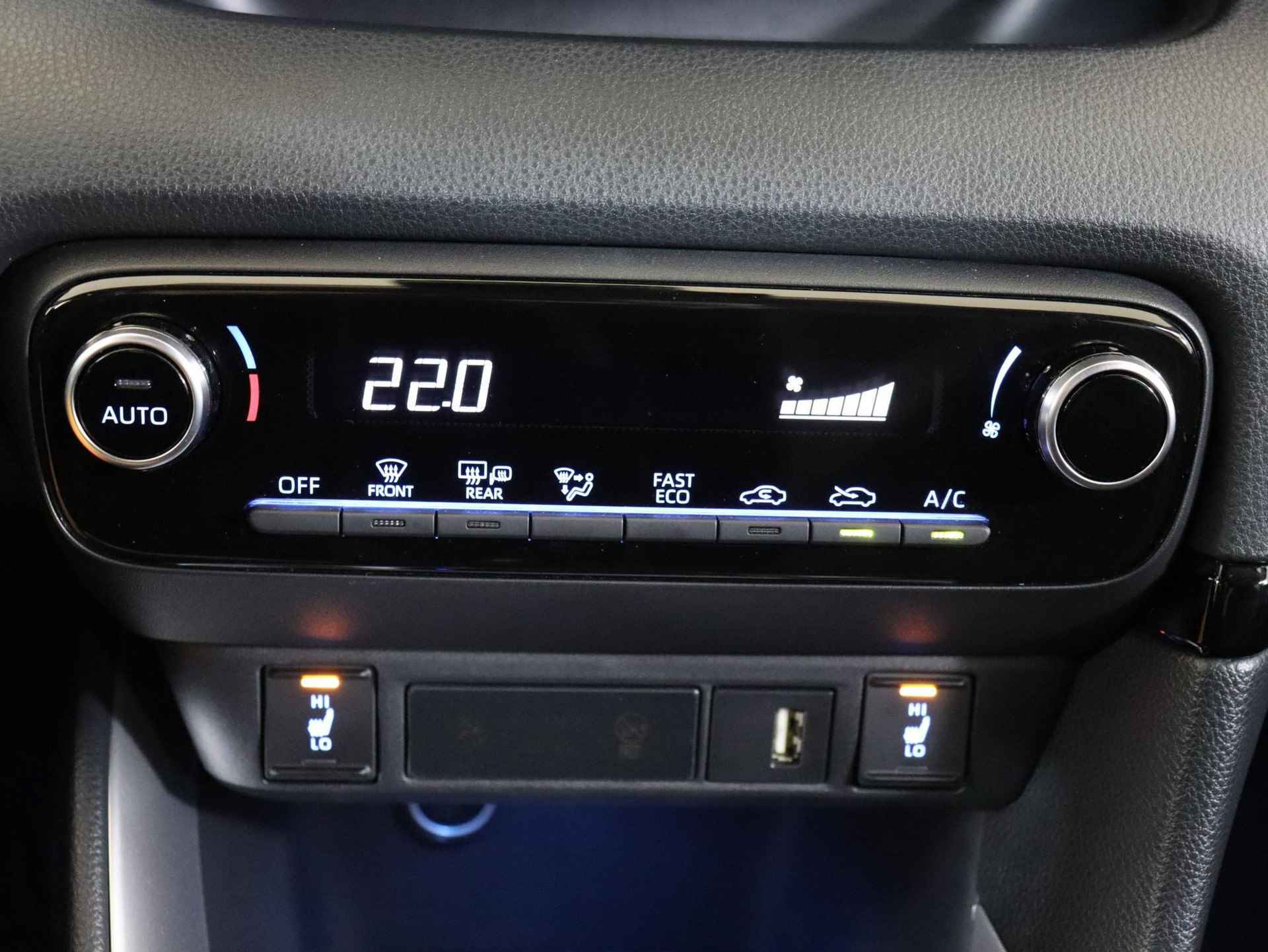 Toyota Yaris 1.5 Hybrid Dynamic Limited, Stoelverwarming, Apple carplay, Android auto, Lm velgen !! - 28/35