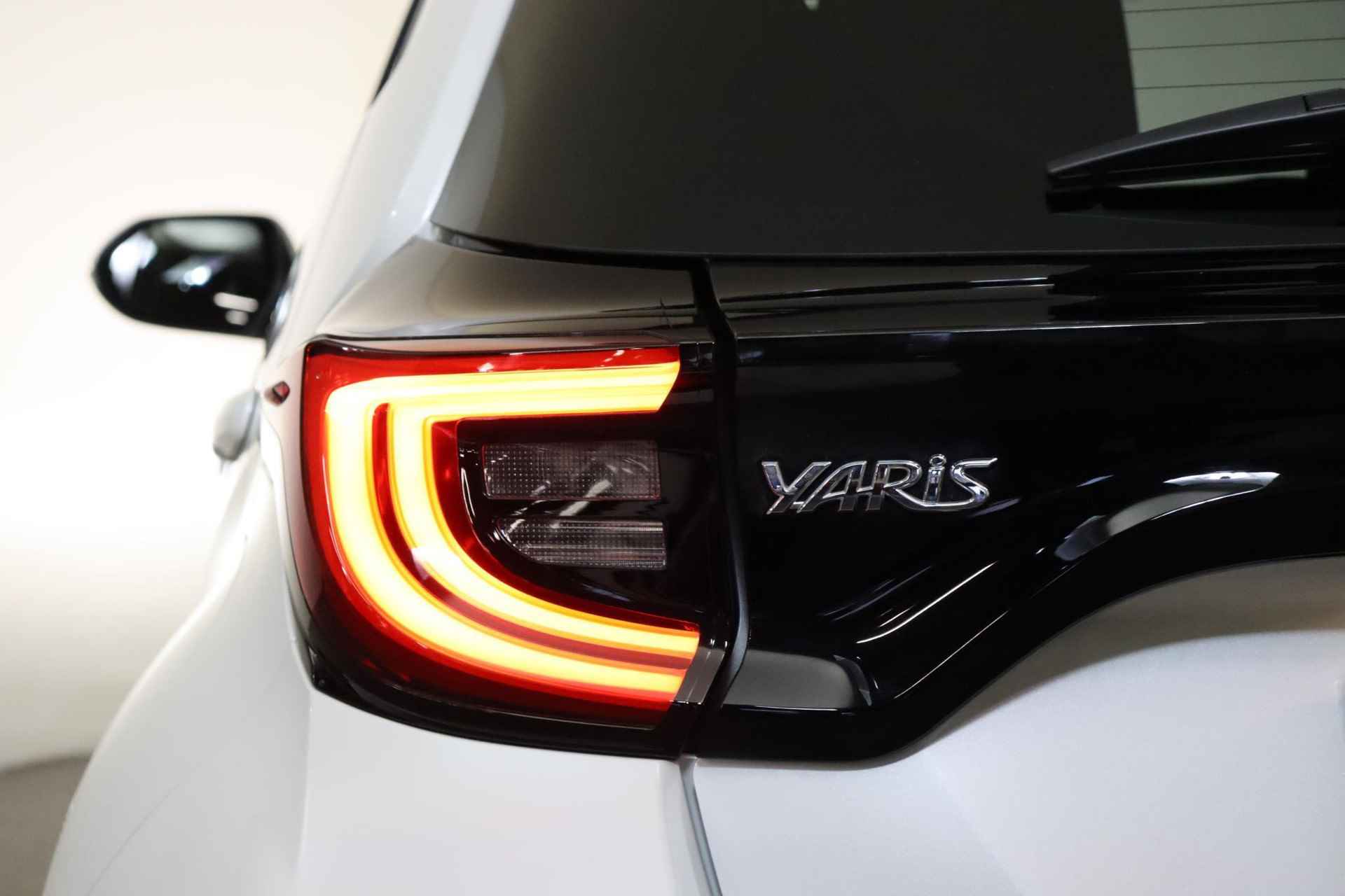 Toyota Yaris 1.5 Hybrid Dynamic Limited, Stoelverwarming, Apple carplay, Android auto, Lm velgen !! - 34/35
