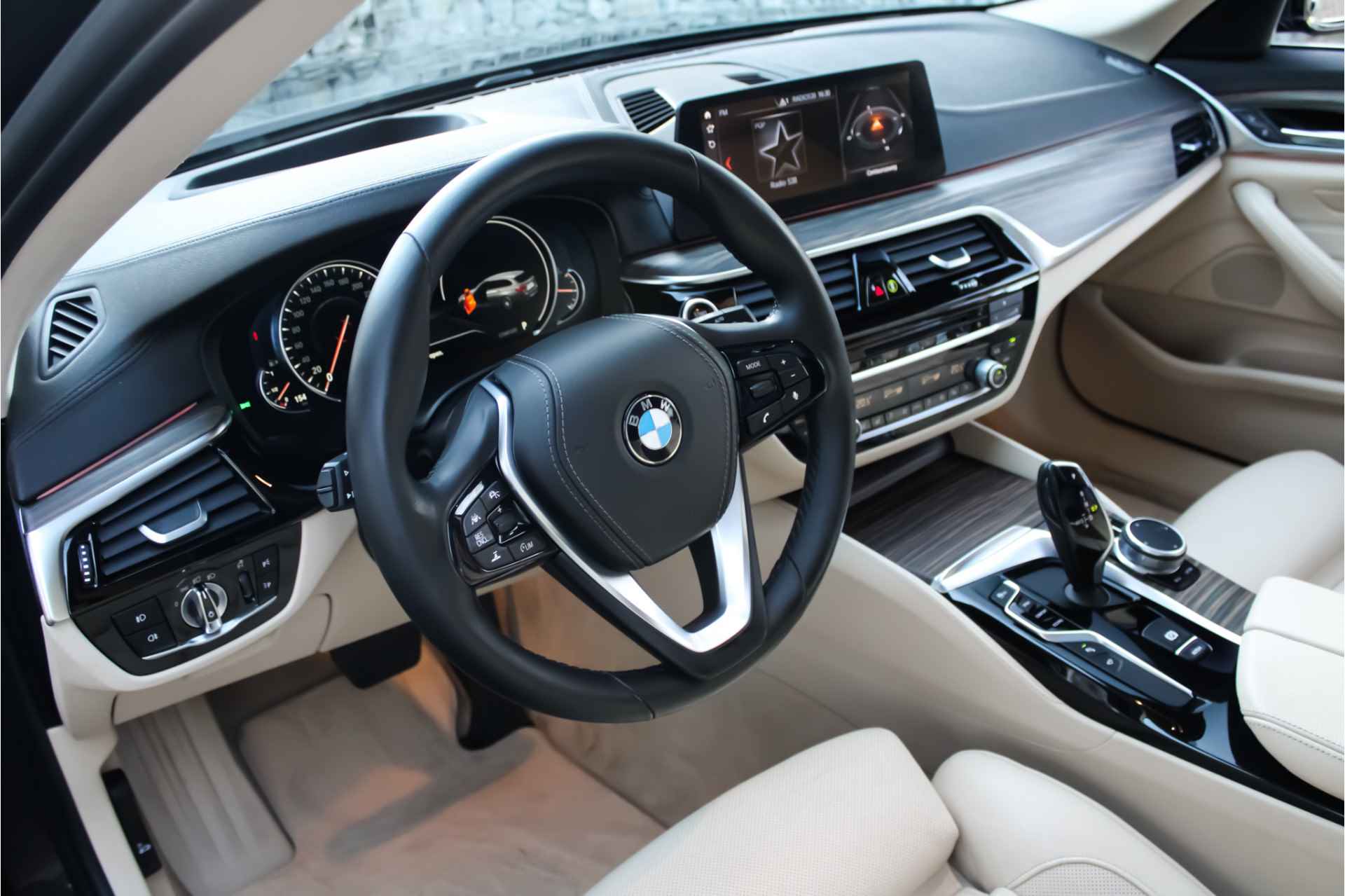 BMW 5 Serie Touring 540i xDrive High Ex. Pano | HuD | Adap. Cruise - 10/35