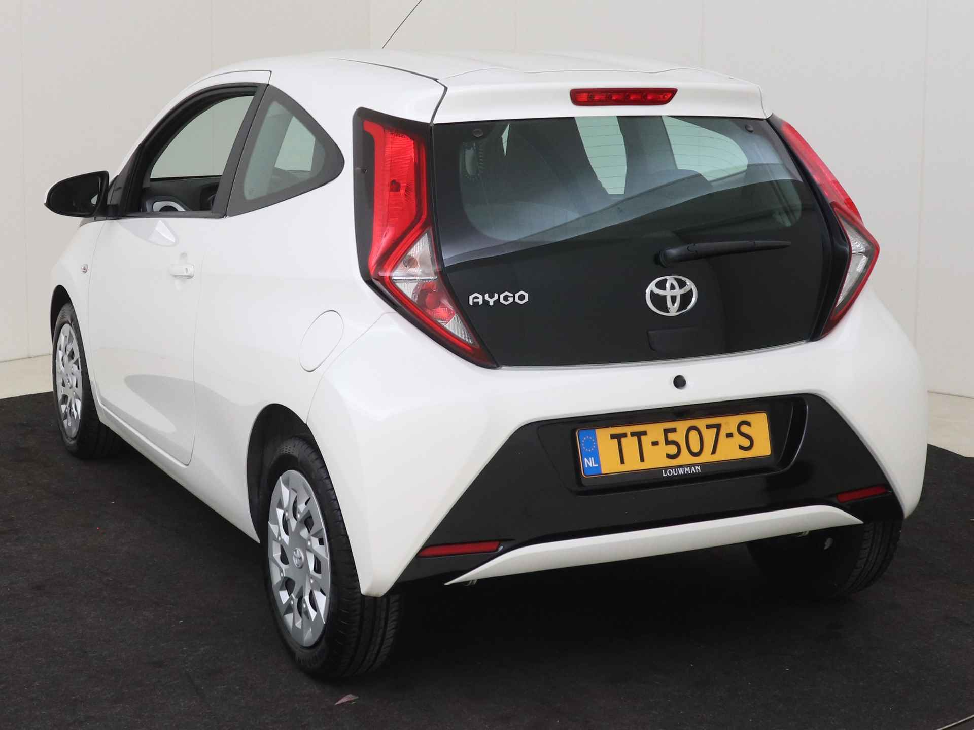 Toyota Aygo 1.0 VVT-i x-play I Navigatie I Airco I Automaat I Camera | 1e Eigenaar I Volledig Dealer Onderhouden I - 15/40