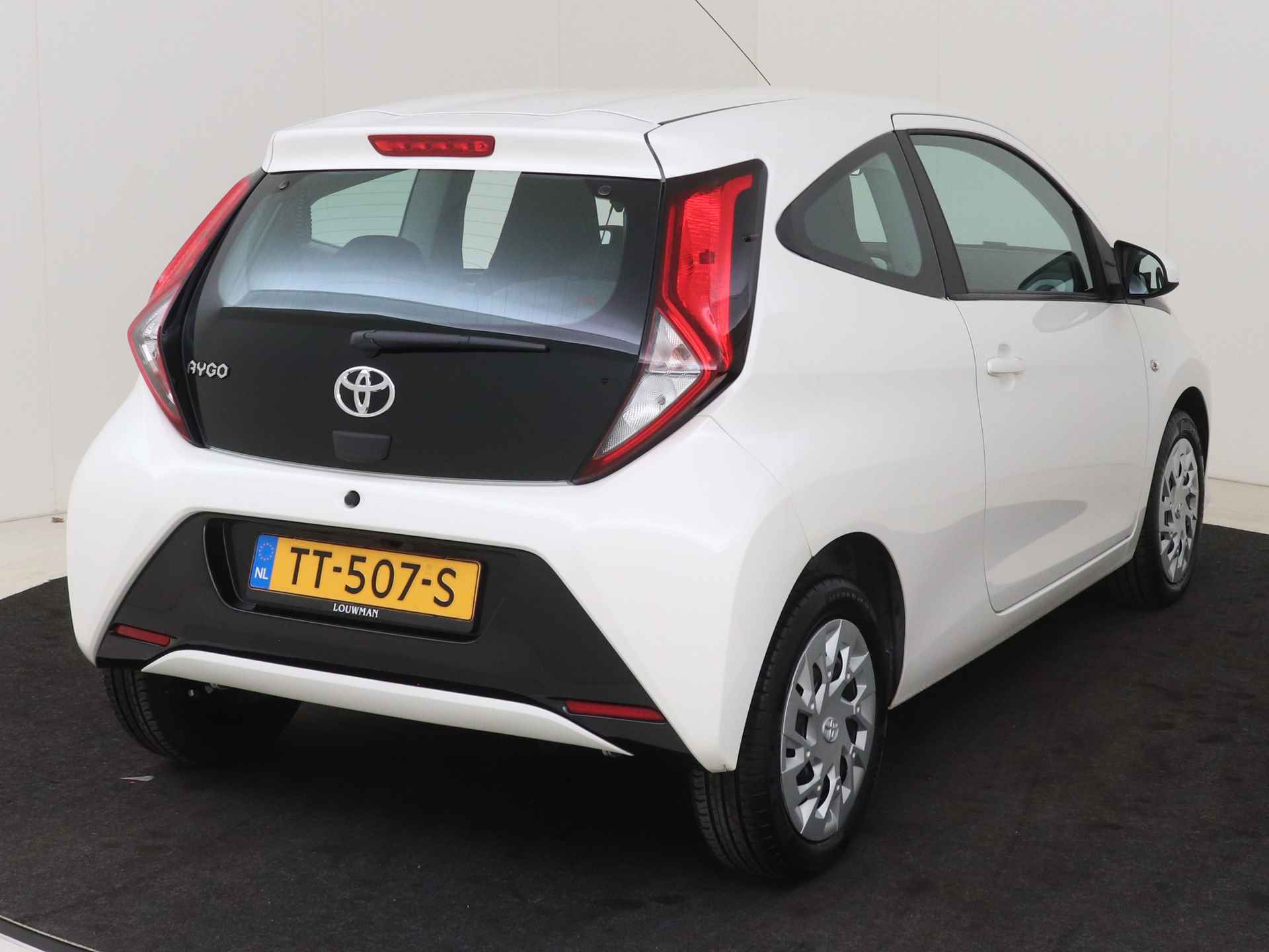 Toyota Aygo 1.0 VVT-i x-play I Navigatie I Airco I Automaat I Camera | 1e Eigenaar I Volledig Dealer Onderhouden I - 16/40