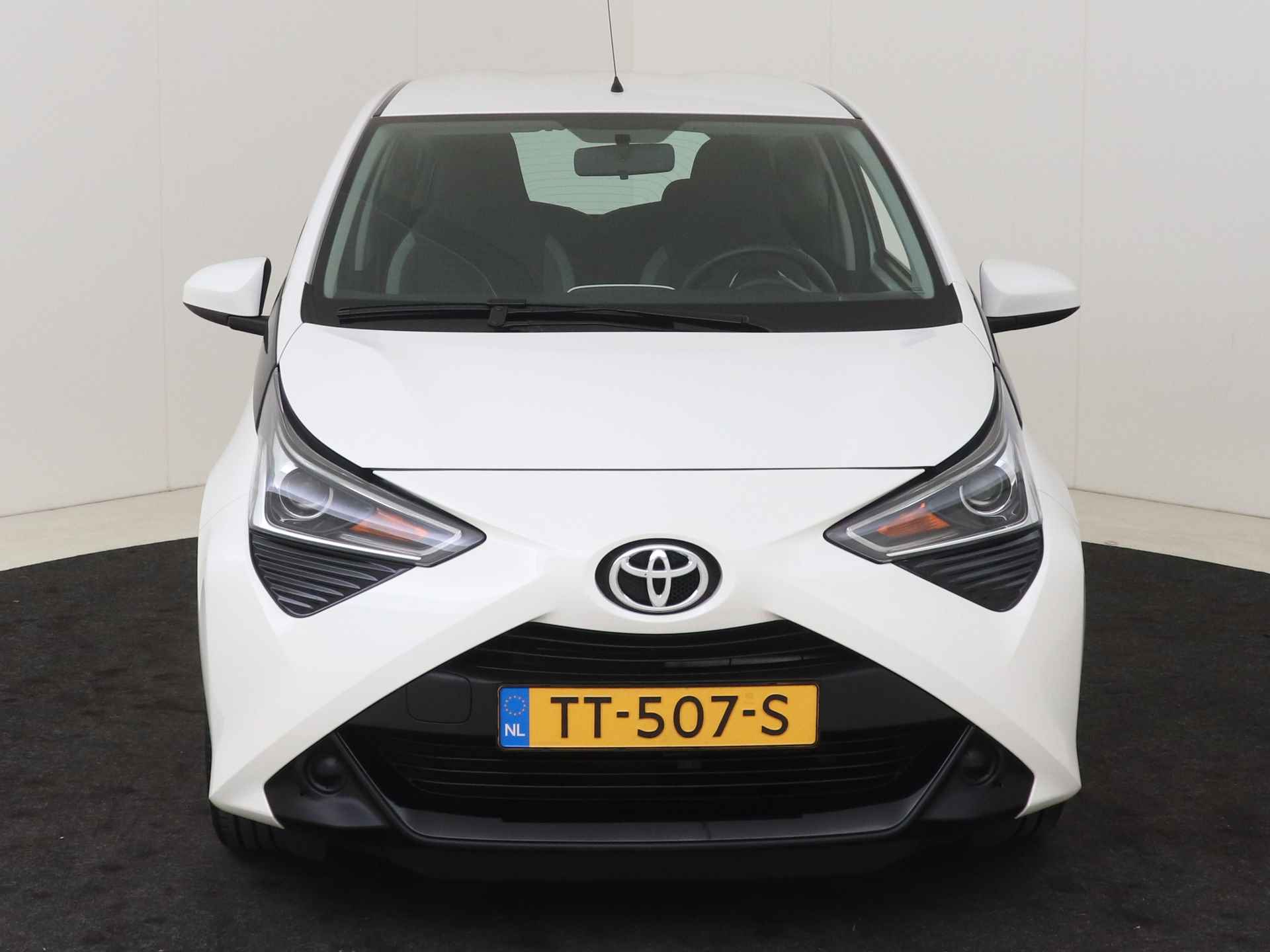 Toyota Aygo 1.0 VVT-i x-play I Navigatie I Airco I Automaat I Camera | 1e Eigenaar I Volledig Dealer Onderhouden I - 25/40