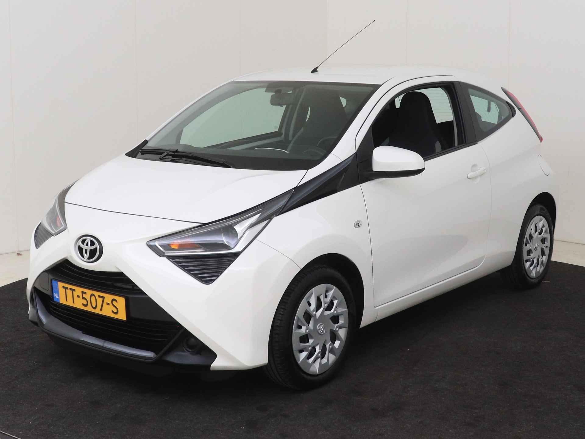 Toyota Aygo 1.0 VVT-i x-play I Navigatie I Airco I Automaat I Camera | 1e Eigenaar I Volledig Dealer Onderhouden I - 26/40