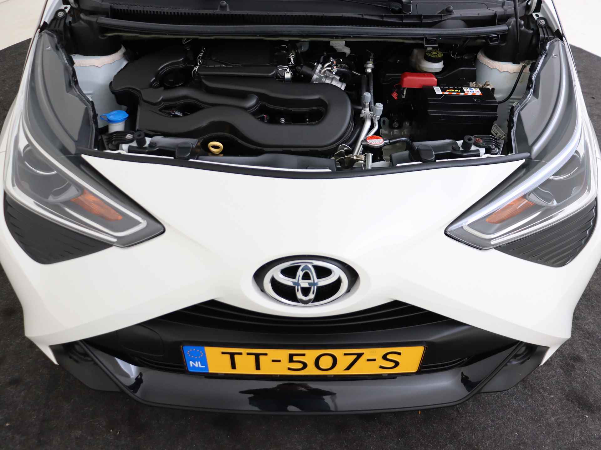 Toyota Aygo 1.0 VVT-i x-play I Navigatie I Airco I Automaat I Camera | 1e Eigenaar I Volledig Dealer Onderhouden I - 37/40