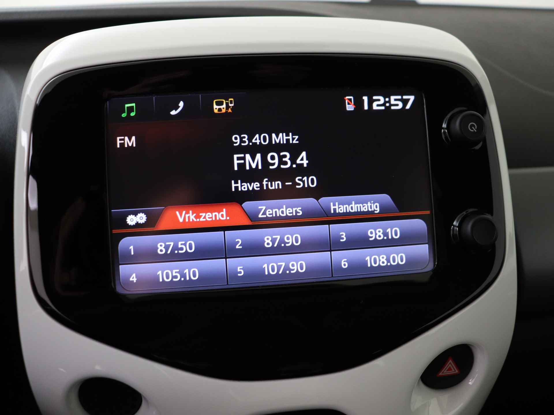 Toyota Aygo 1.0 VVT-i x-play I Navigatie I Airco I Automaat I Camera | 1e Eigenaar I Volledig Dealer Onderhouden I - 39/40