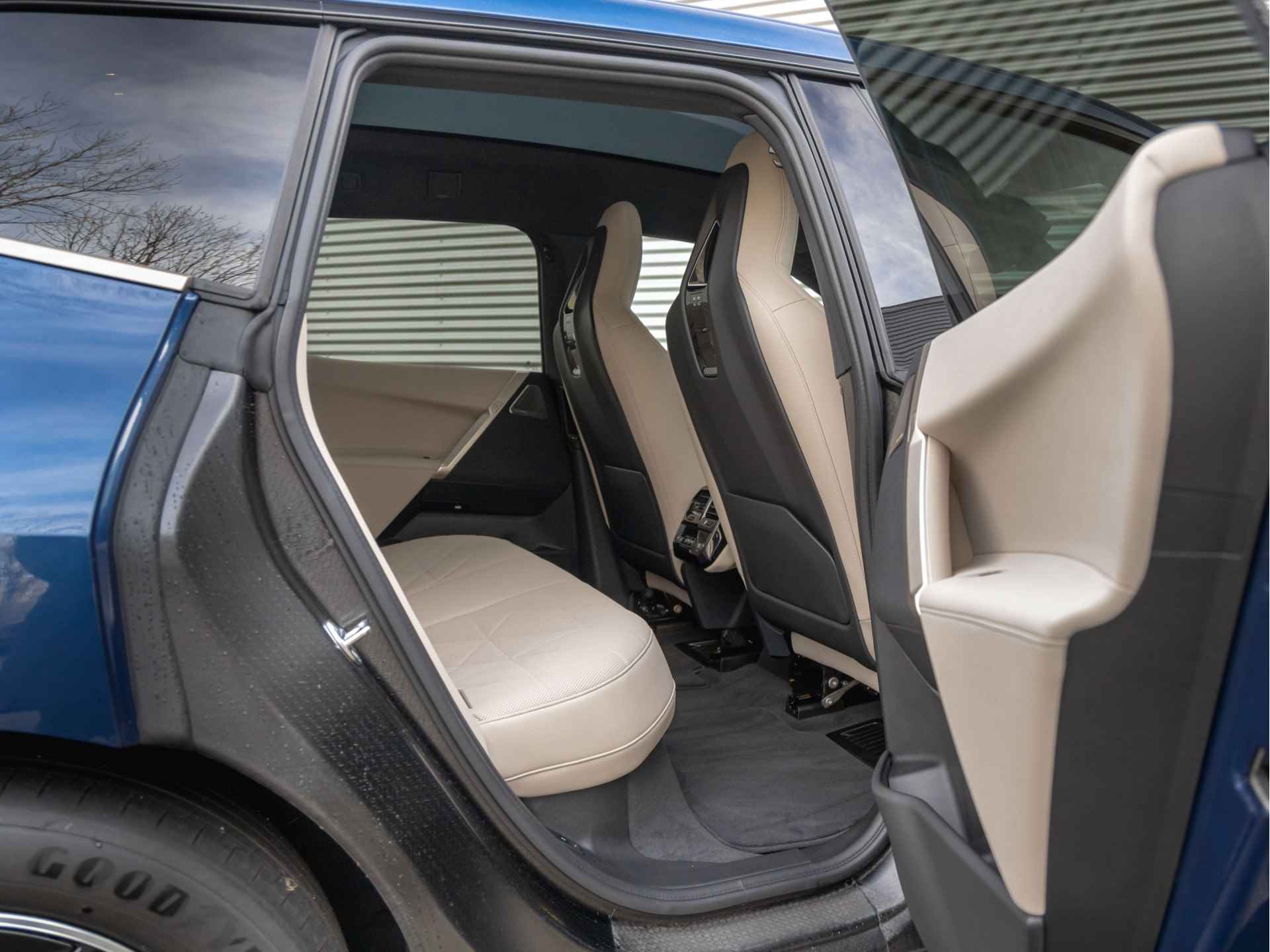 BMW iX xDrive50 - Adaptive Air - Active Steering - Bowers & Wilkins - 22/40