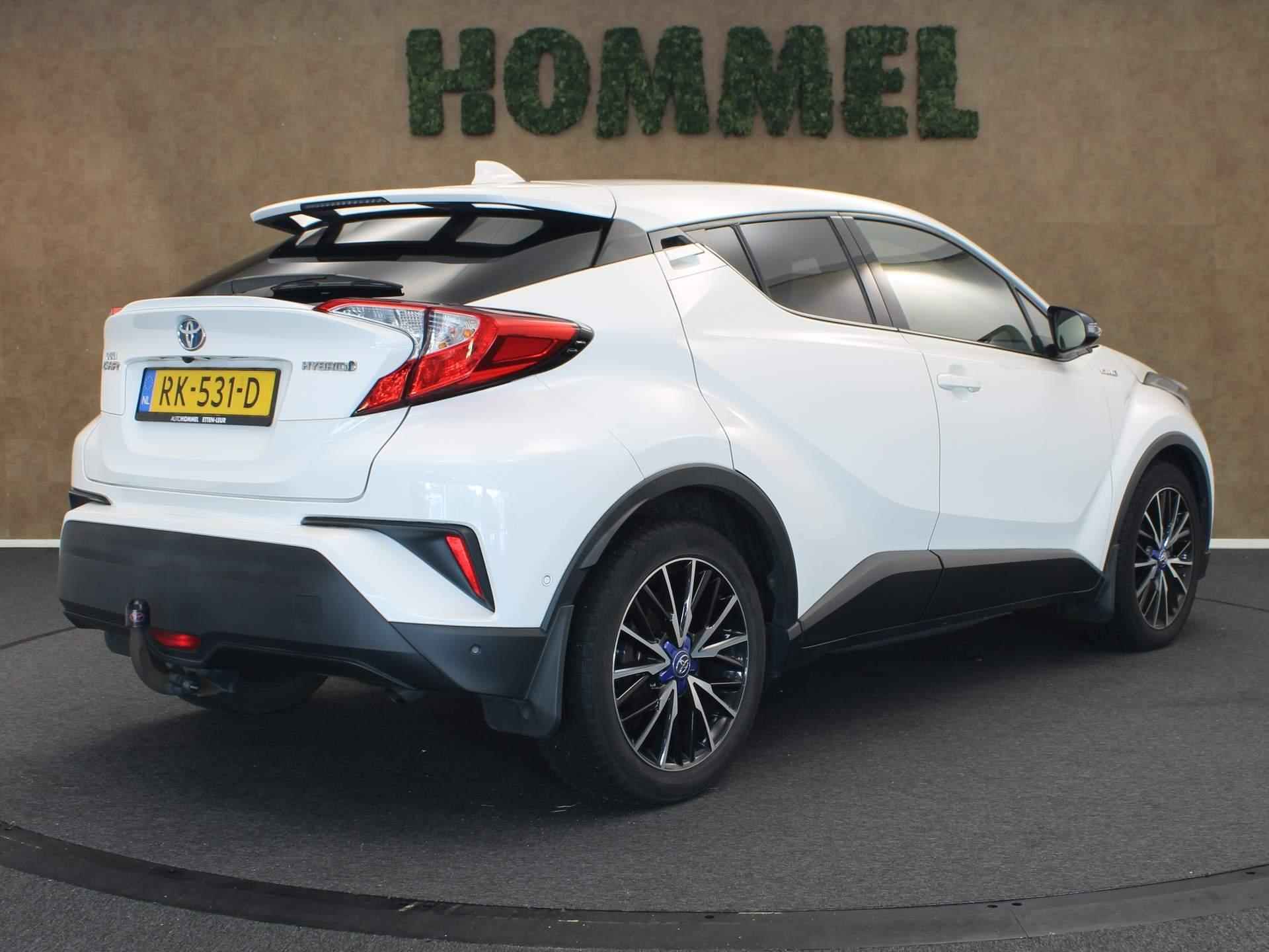 Toyota C-HR 1.8 Hybrid Style - ORIGINEEL NEDERLANDSE AUTO - AFNEEMBARE TREKHAAK - TREKGEWICHT 725 KG - NAVIGATIE - JBL AUDIO - VOORSTOELEN VERWARMD - DODEHOEK DETECTIE - PARKEERASSISTENT - KEYLESS ENTRY/ START - VOLLEDIGE ONDERHOUDSHISTORIE - 2/38