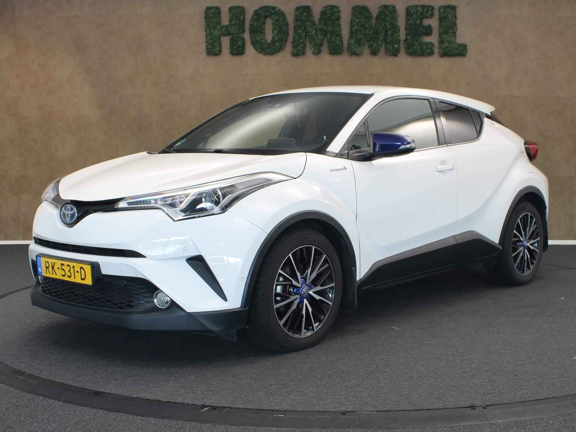 Toyota C-HR 1.8 Hybrid Style - ORIGINEEL NEDERLANDSE AUTO - AFNEEMBARE TREKHAAK - TREKGEWICHT 725 KG - NAVIGATIE - JBL AUDIO - VOORSTOELEN VERWARMD - DODEHOEK DETECTIE - PARKEERASSISTENT - KEYLESS ENTRY/ START - VOLLEDIGE ONDERHOUDSHISTORIE - 1/38