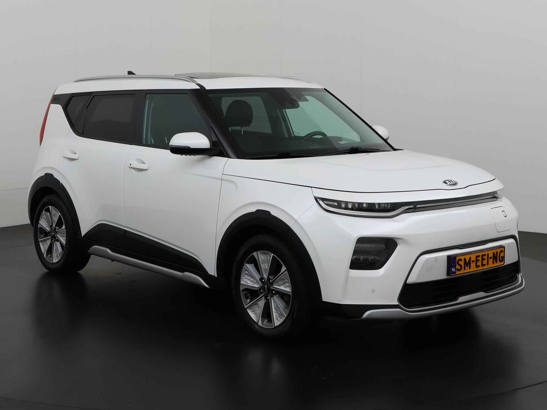 Kia e-Soul ExecutiveLine 64 kWh | 20945 na subsidie | Schuifdak | Leder | Head Up | Zondag Open! - 30/36