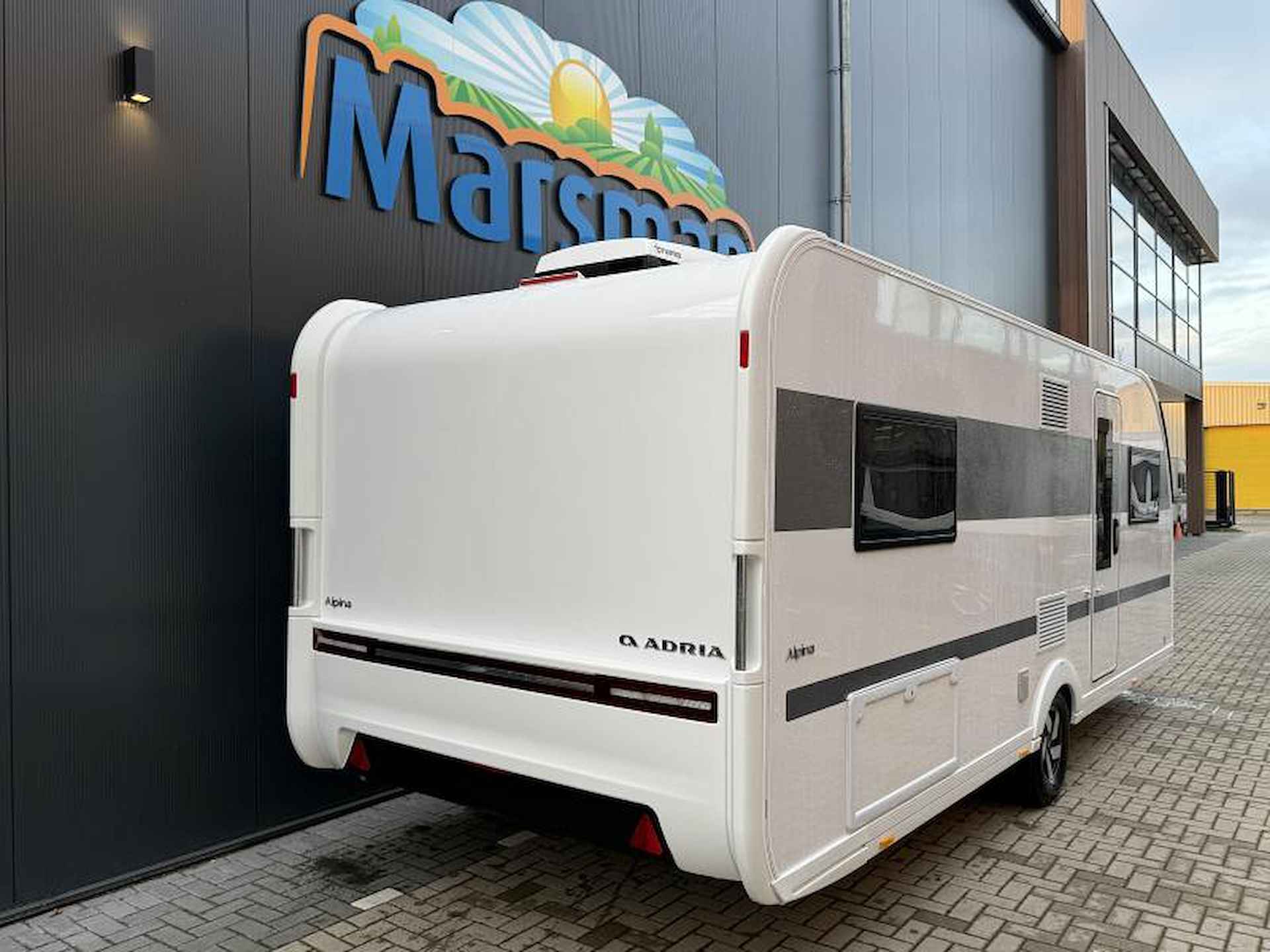 Adria Alpina 583 LP - 4/17