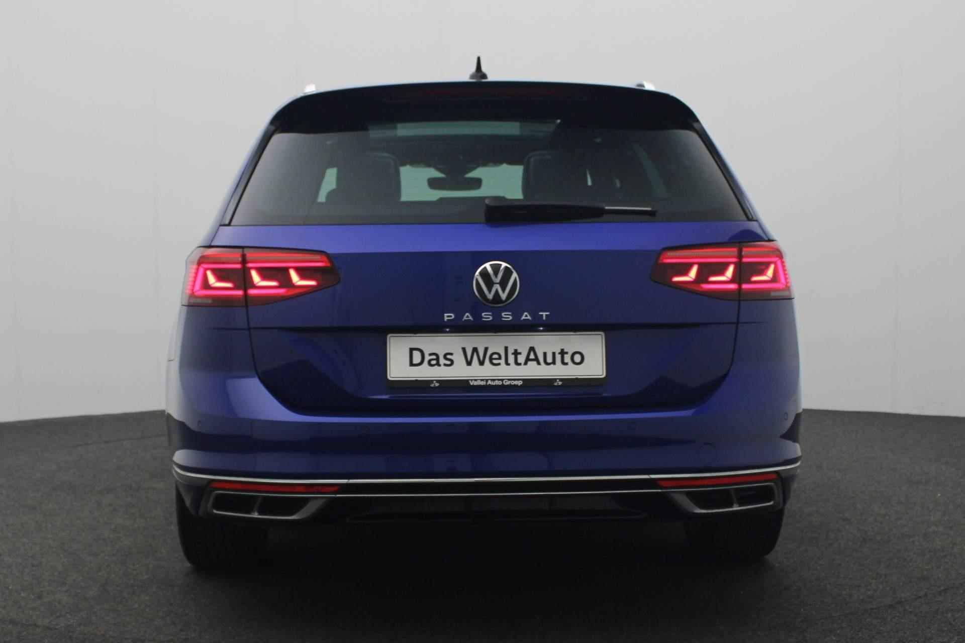 Volkswagen Passat Variant 1.5 TSI 150PK DSG Elegance Business R / R-Line | Pano | IQ Light | Leer | 360 camera | Navi | ACC | 18 inch - 18/45