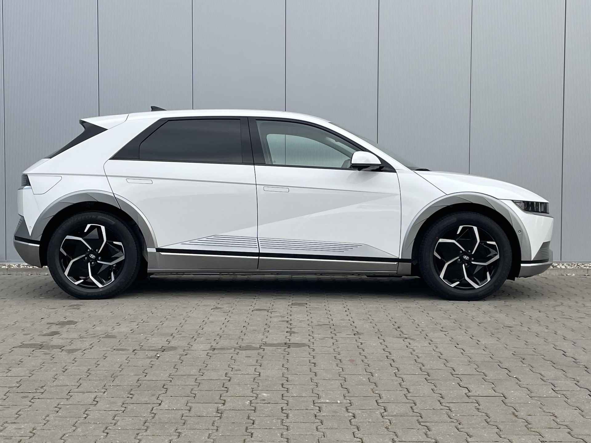 Hyundai IONIQ 5 Lounge 77 kWh / € 13155,- Voordeel / Rijklaarprijs / Direct Leverbaar / - 15/42